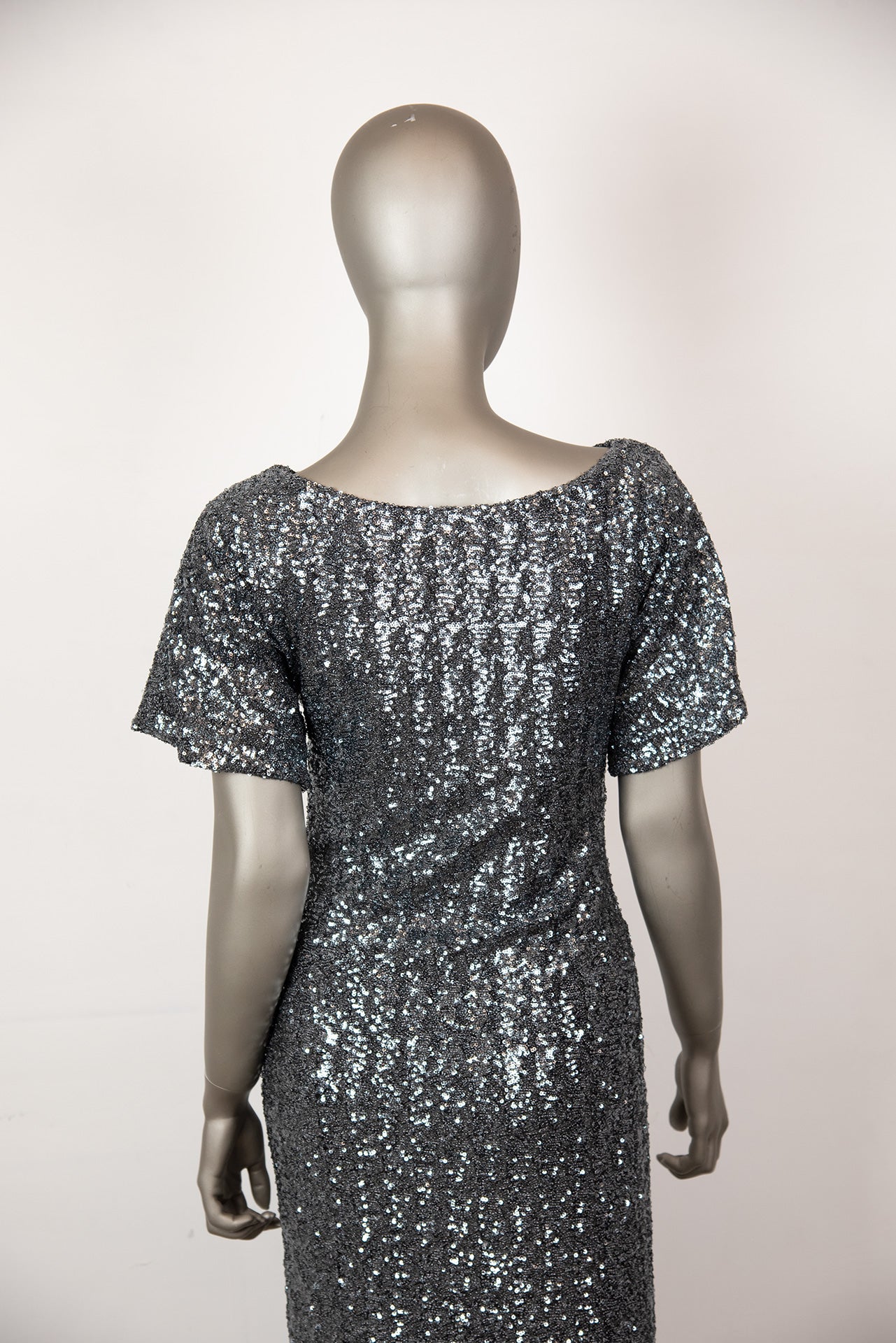 N°21 Silver Sequin Short Sleeve Dress Size 40 - Perfect for Evening Parties, Cocktail Events & Special Occasions