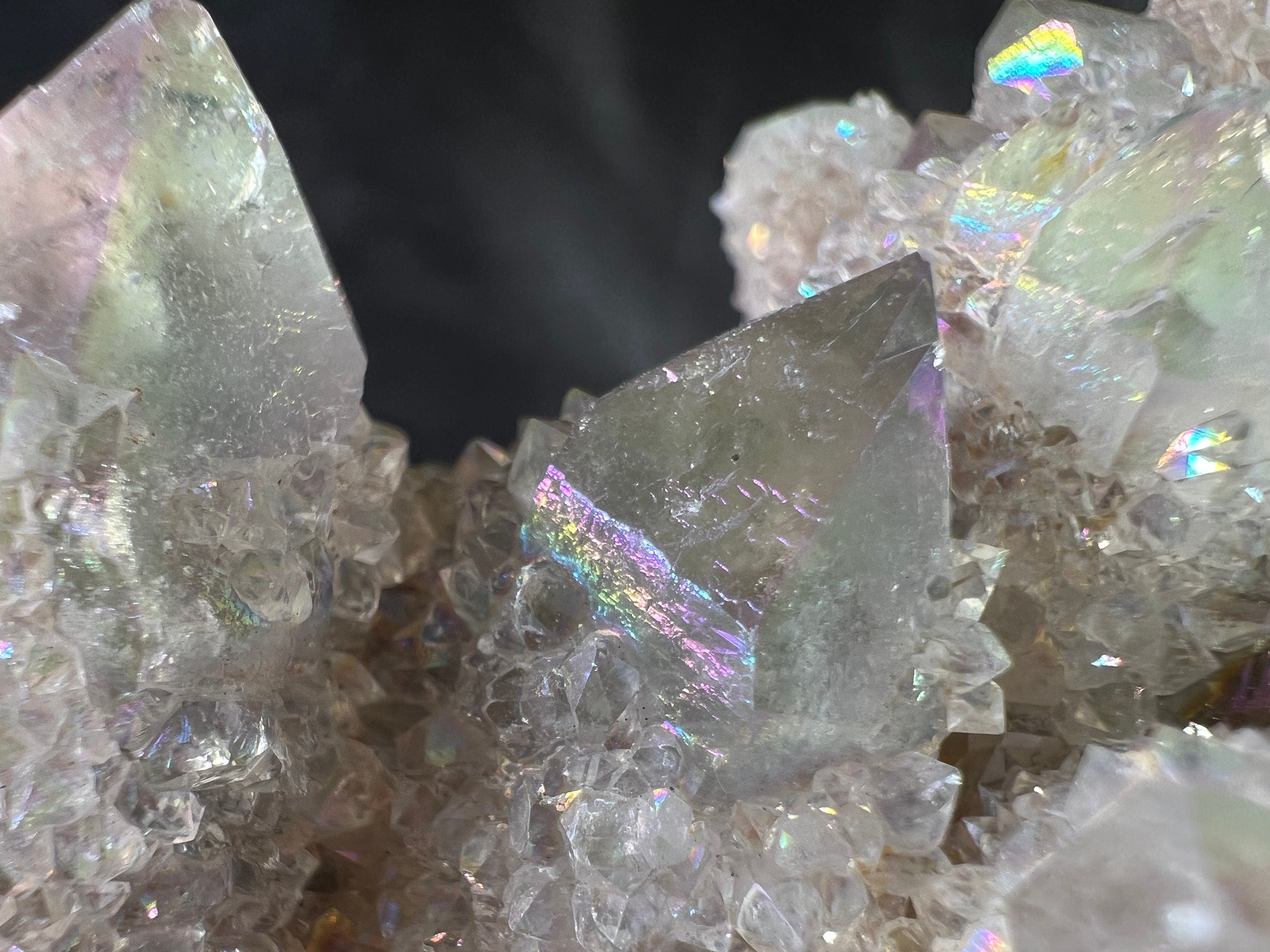 **Angel AURA QUARTZ Crystal Cluster – Rainbow Quartz Crystal for Healing & Meditation, Spirit Quartz Cluster for Home Decor & Spiritual Energy, Natural Crystal Decor (51964) – Perfect for Yoga, Reiki & Feng Shui**