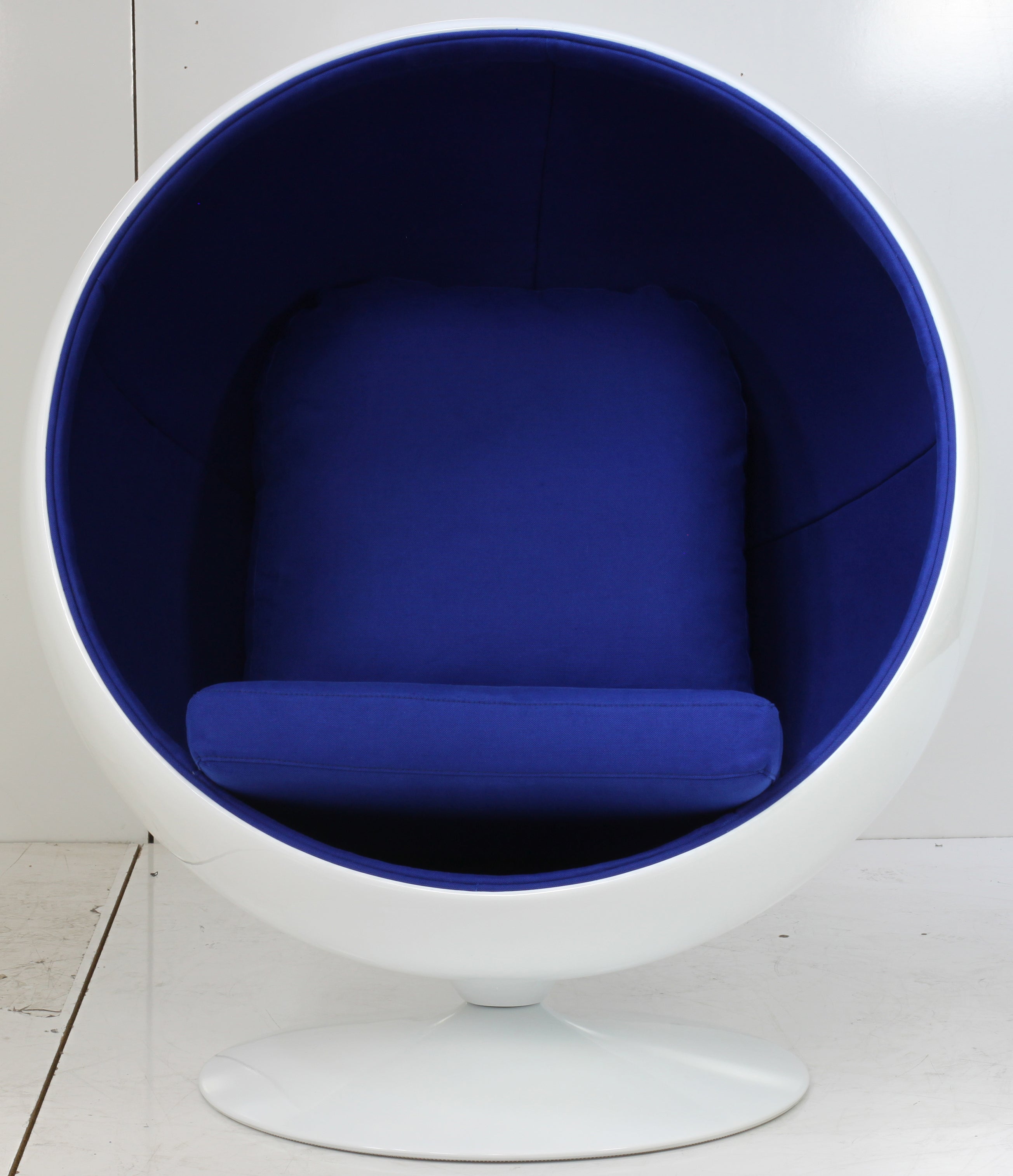 Eero Aarnio Ball Chair - Modern Egg-Shaped Lounge Chair for Living Room, Office & Reading Nook - Iconic Mid-Century Design with Comfortable Cushioning