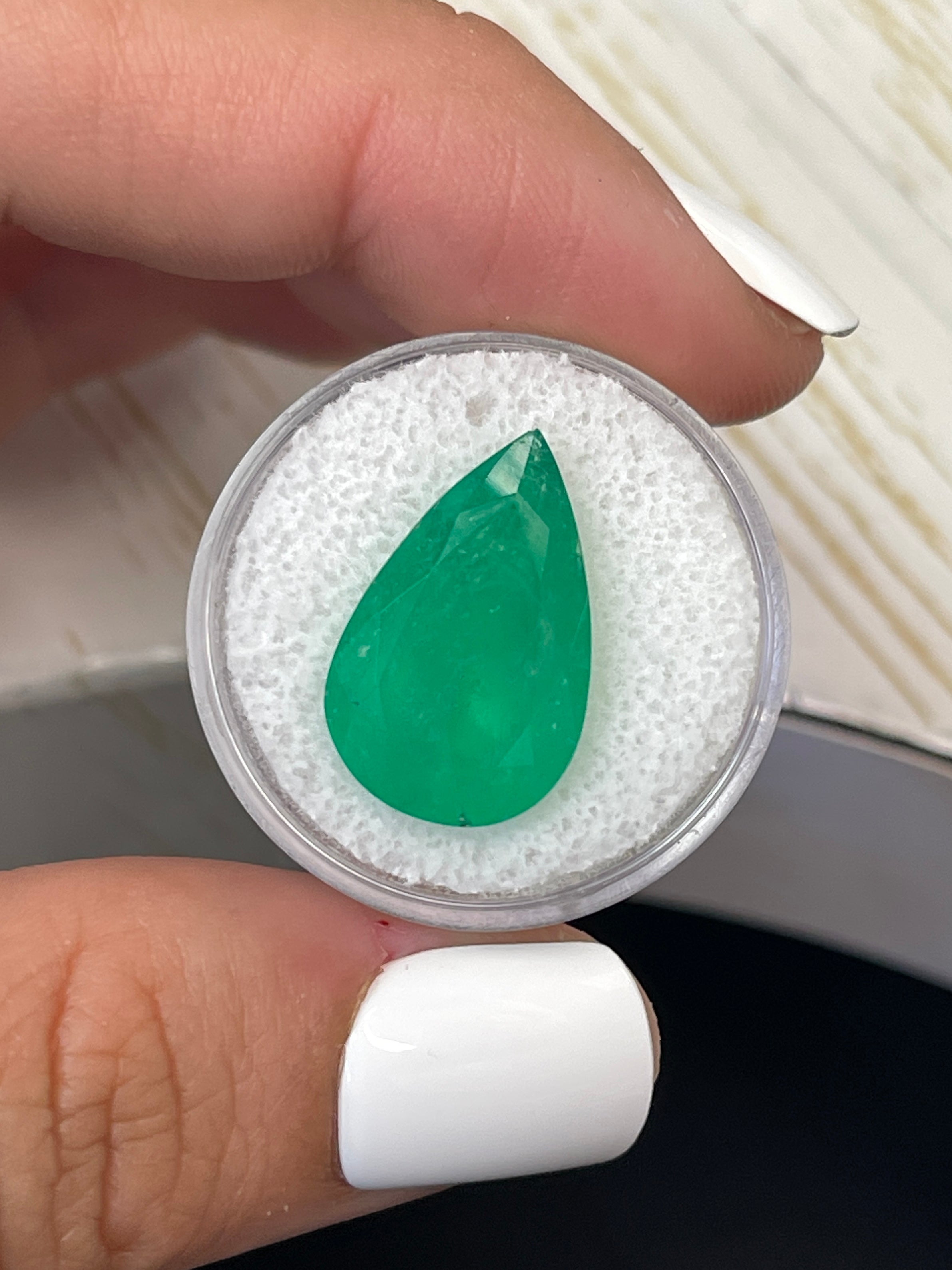 12.11 Carat Natural Colombian Emerald Pear Cut Loose Gemstone - 20x13mm Vivid Green for Jewelry Making & Engagement Rings