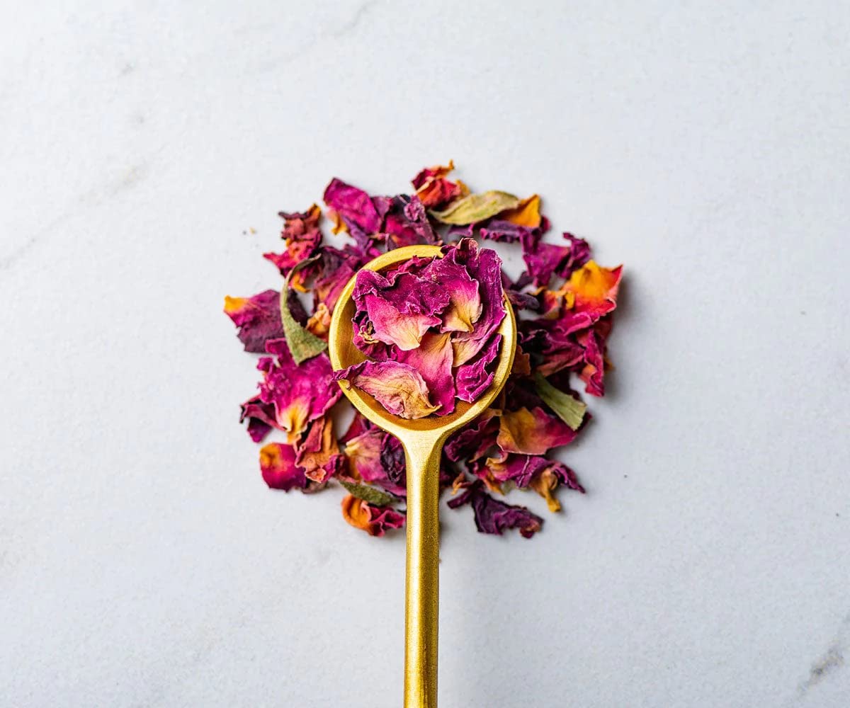 Premium Edible Dried Rose Petals from Pakistan - Organic Culinary Rose Petals for Baking, Cooking, Tea & Cocktails | Perfect for Desserts, Marinades, Roasts, Couscous & DIY Beauty Recipes (1 Cup Bag - 0.5 oz) - Ideal for Middle Eastern Cuisine, Wedding Decor & Aromatherapy