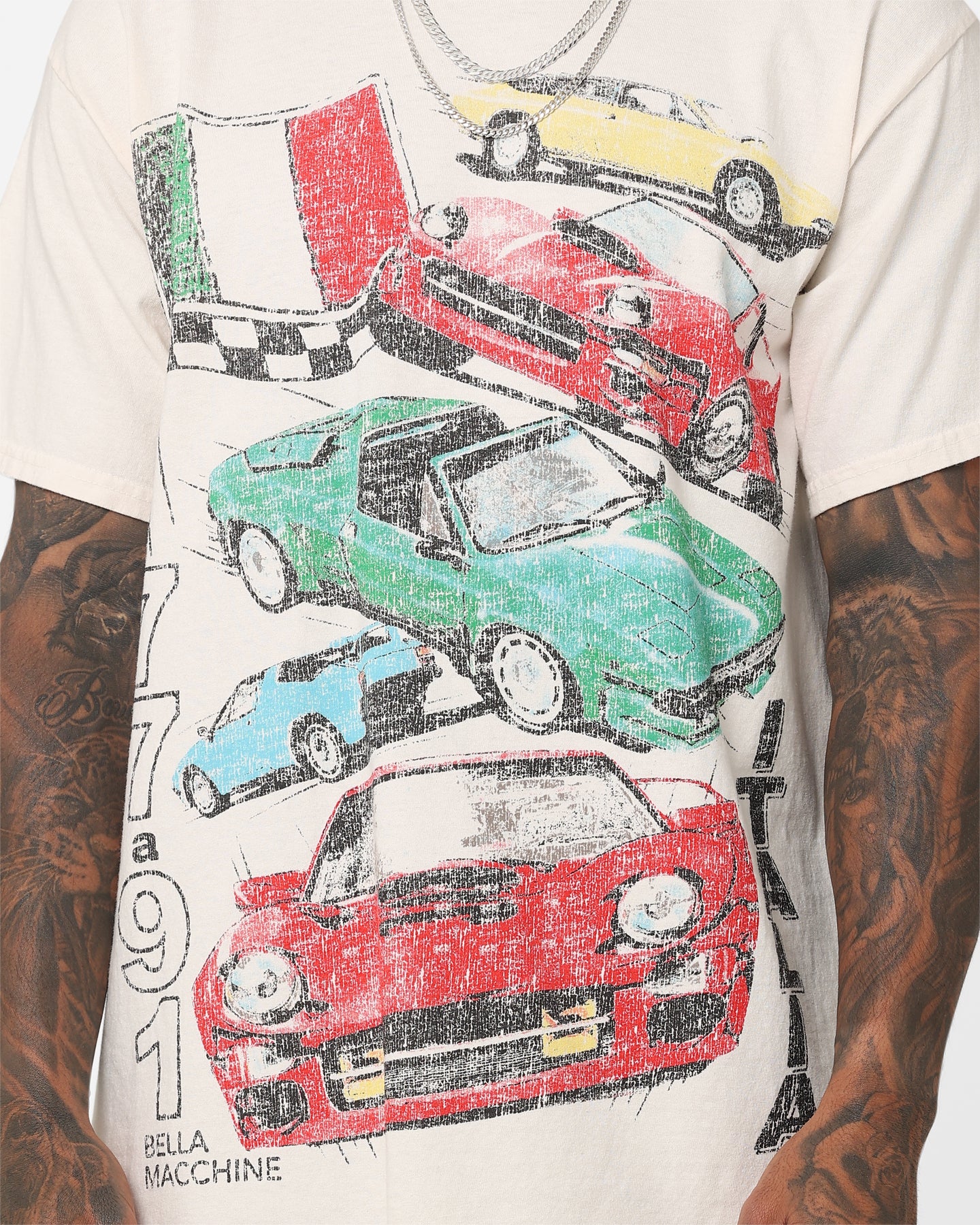 Vintage American Thrift Bella Macchine T-Shirt - Off White Retro Style for Men & Women - Perfect for Casual Wear, Outfits, and Vintage Fashion Lovers