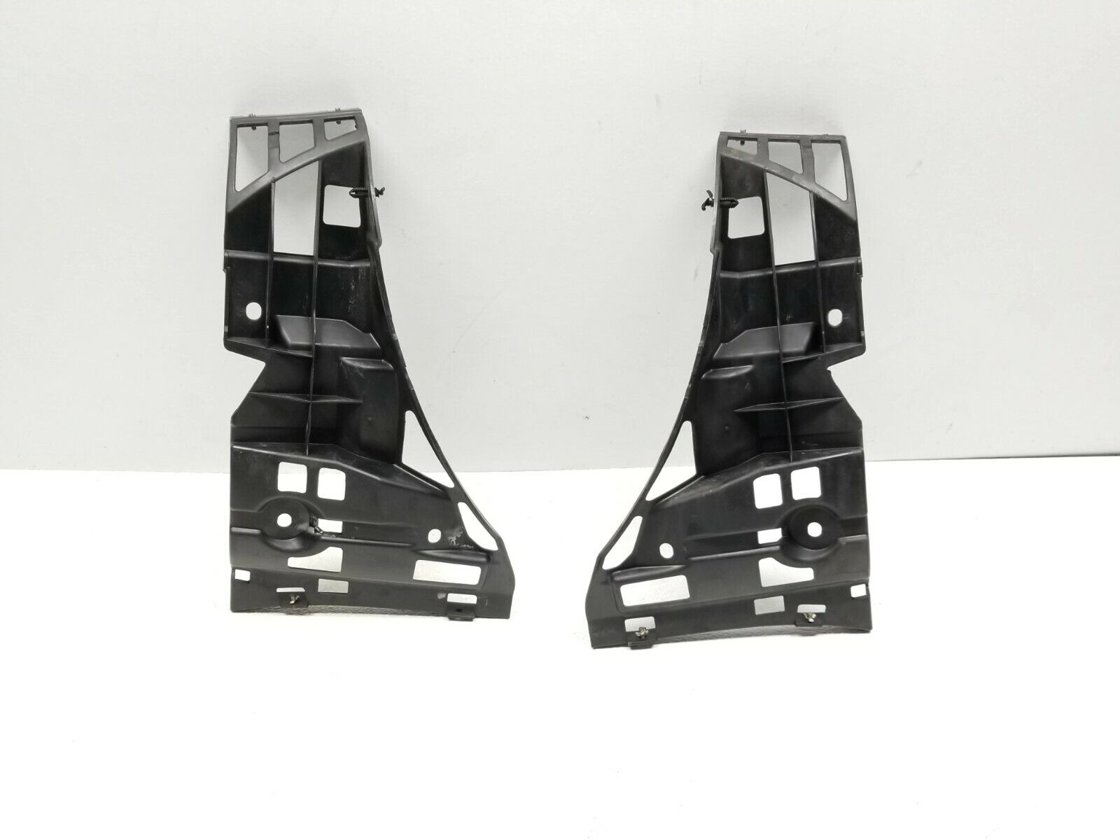 Mercedes Benz W203 C230 Coupe Rear Bumper Guide Bracket Set (2002-2006) - OEM Replacement Parts for Enhanced Safety & Perfect Fit - Ideal for Car Repair & Restoration Projects