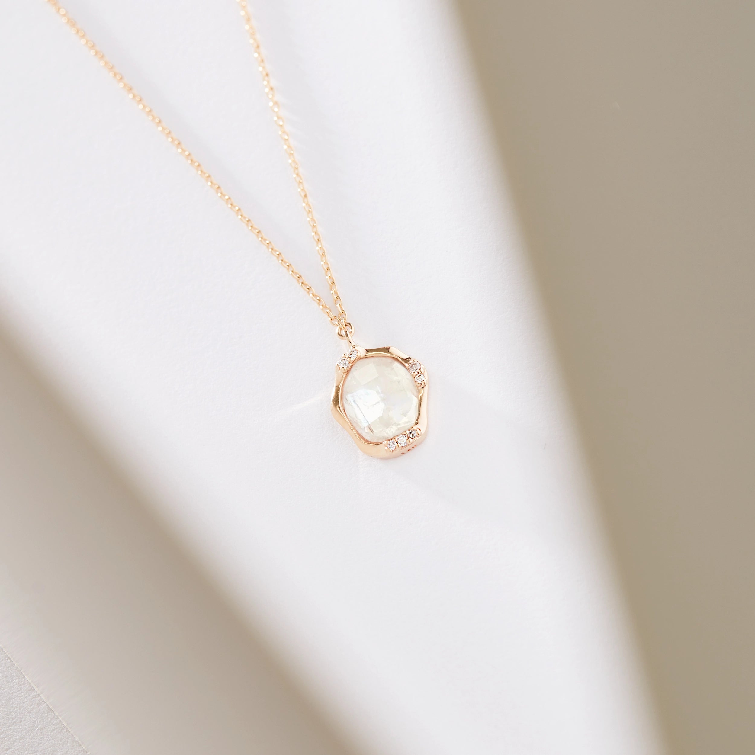 Moonstone Diamond Mood Necklace – Elegant Healing Crystal Jewelry for Women, Perfect for Meditation, Yoga & Spiritual Gifts