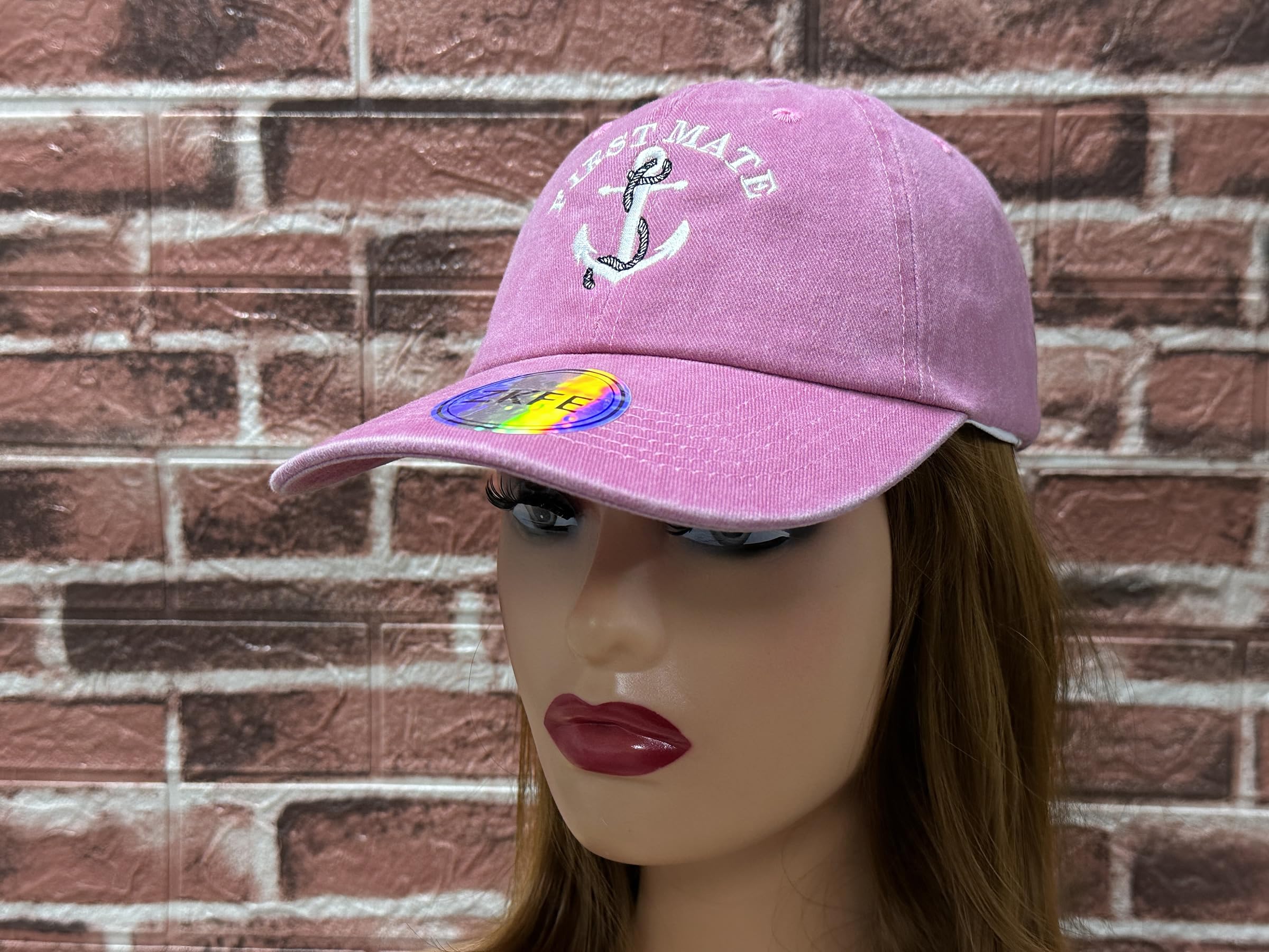 Embroidered Baseball Caps for Women & Men - Stylish Outdoor Wear