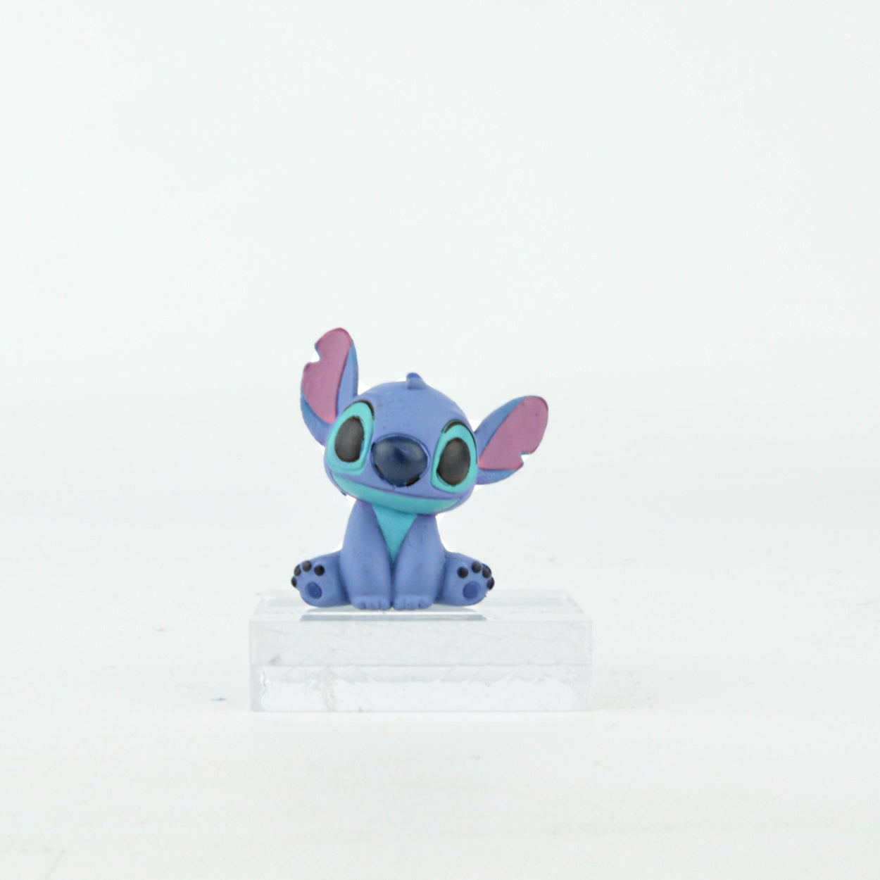 Disney Japan Petanto Chokkorizu Sitting Mini Figure - Cute Collectible Anime Character Statue for Home Decor, Office Display, and Gift Giving