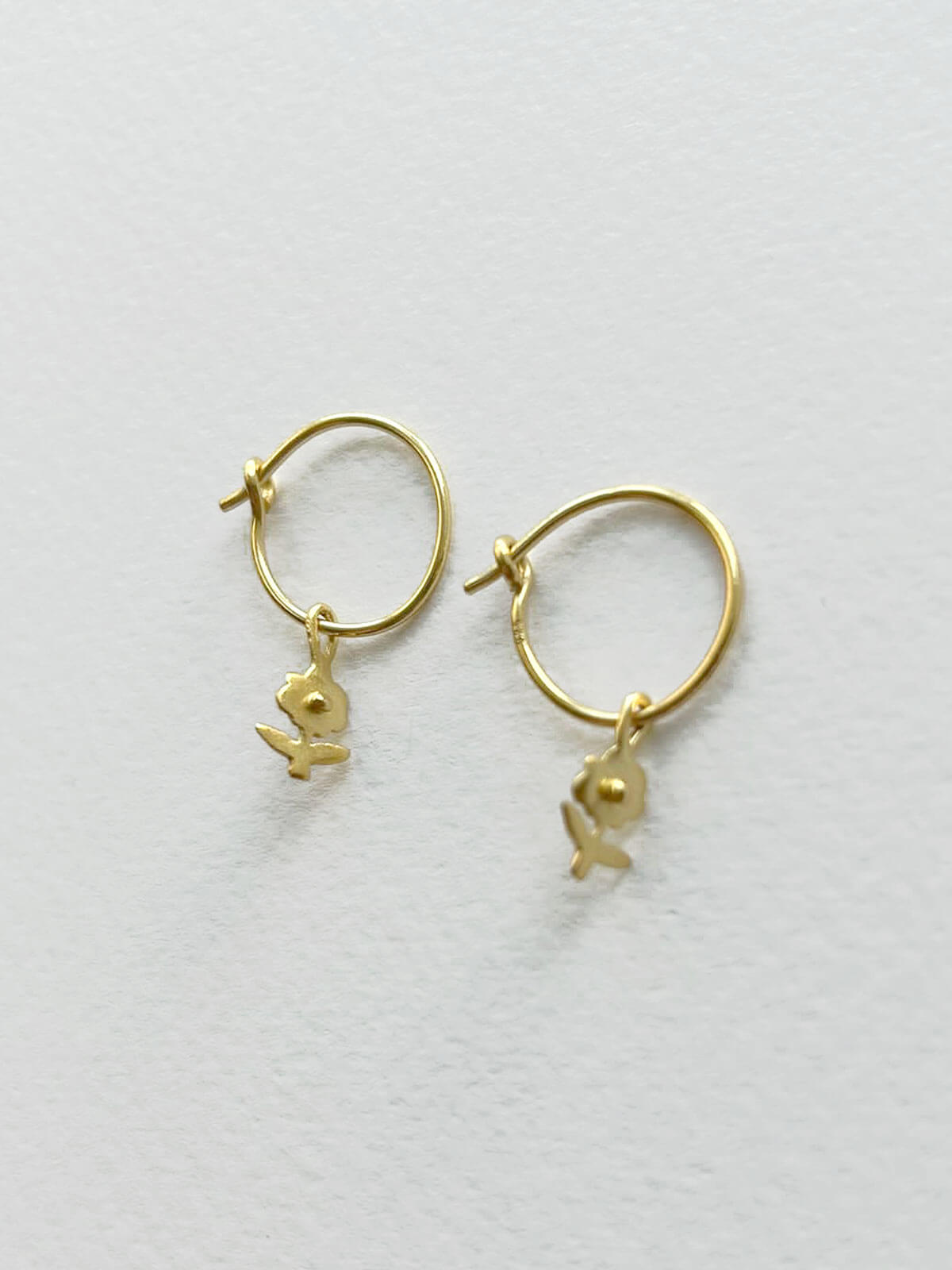14K Gold Daisy Hoop Earrings for Women - Dainty Floral Stud Earrings for Everyday Wear, Gift for Her | Perfect for Spring, Summer, Wedding & Boho Style Outfits