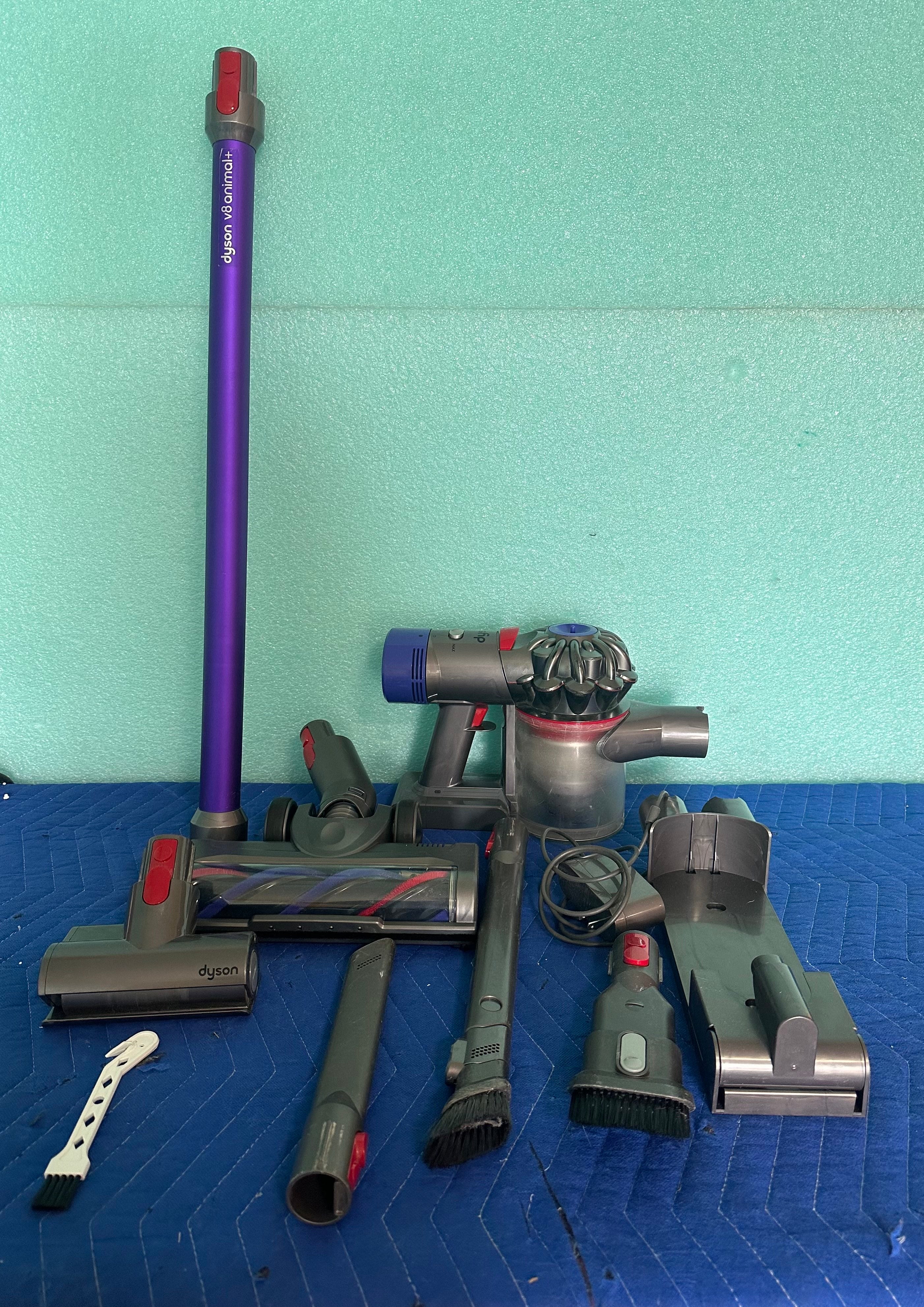 Dyson Cyclone V7 Animal Cordless Stick Vacuum Cleaner - Powerful Pet Hair Removal for Hardwood Floors & Carpets | Lightweight & Portable for Home Cleaning