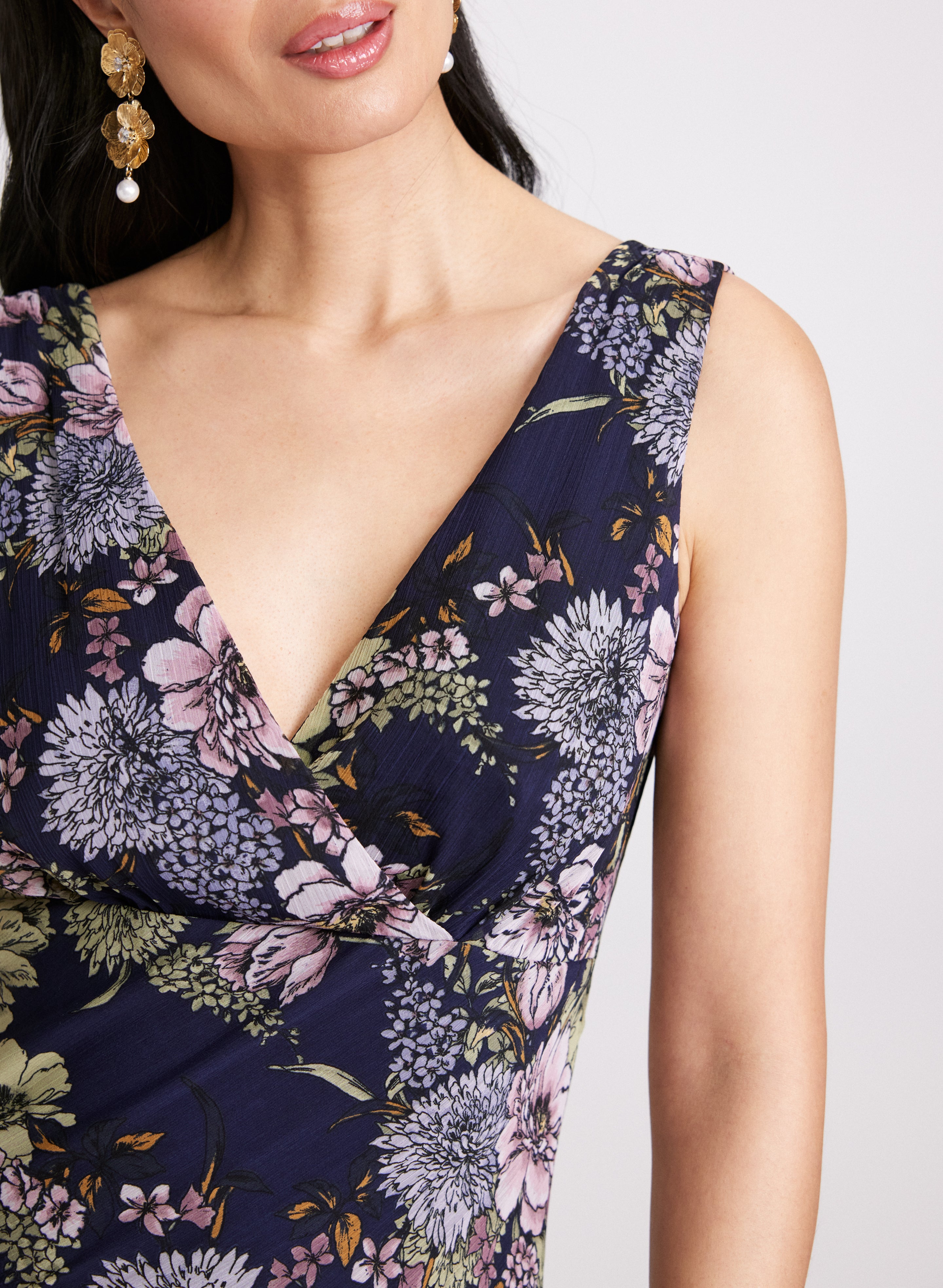 Elegant Floral Chiffon Dress for Women - Summer Boho Maxi Dress with V-Neck & Flowy Sleeves - Perfect for Beach Vacations, Weddings & Date Nights