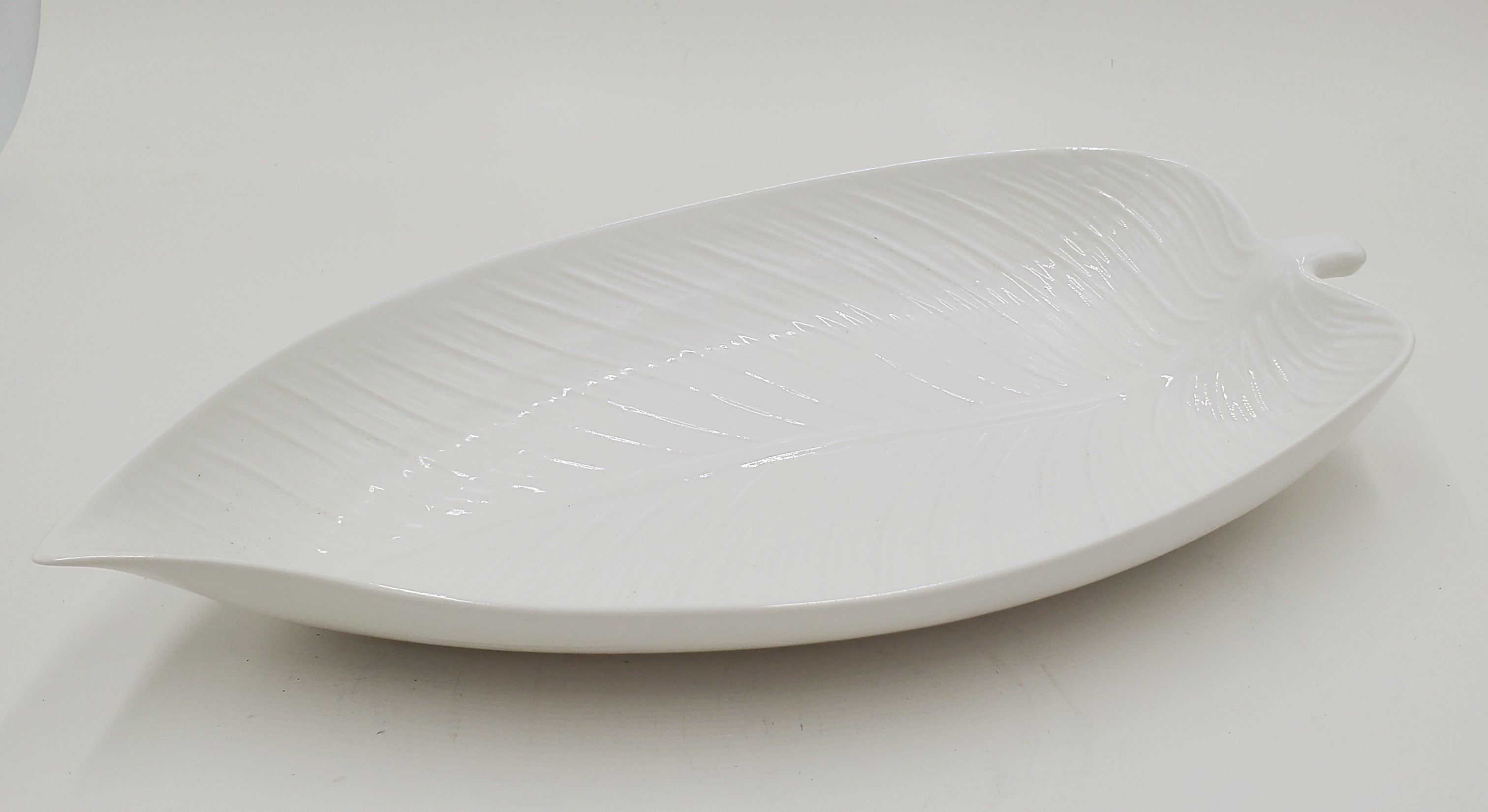 14x7 Porcelain Leaf Platter - Elegant Serving Tray for Dinner Parties, Holiday Gatherings & Home Decor
