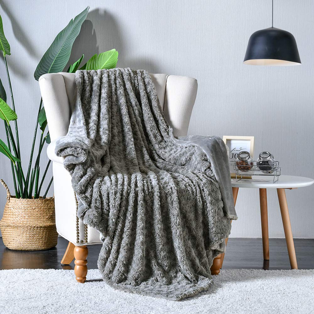Vangao Floral Throw Blanket - Soft Grey Rose Pattern Cozy Blanket for Bed, Sofa & Chair (50x60 inches) | Perfect Gift for Girls, Women | Ideal for Bedroom Decor, Living Room, Movie Nights & Winter Warmth