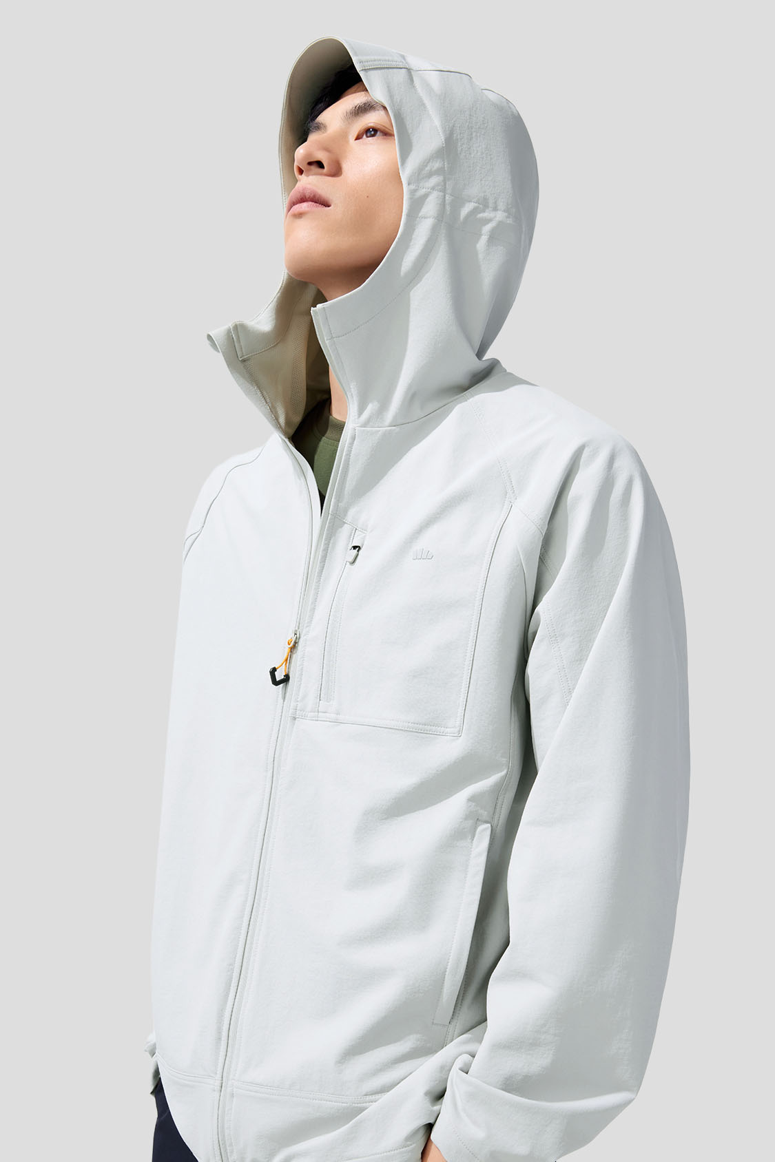 Men's Lightweight Water Repellent Softshell Jacket - Windproof & Breathable Outdoor Activewear for Hiking, Running & Casual Wear