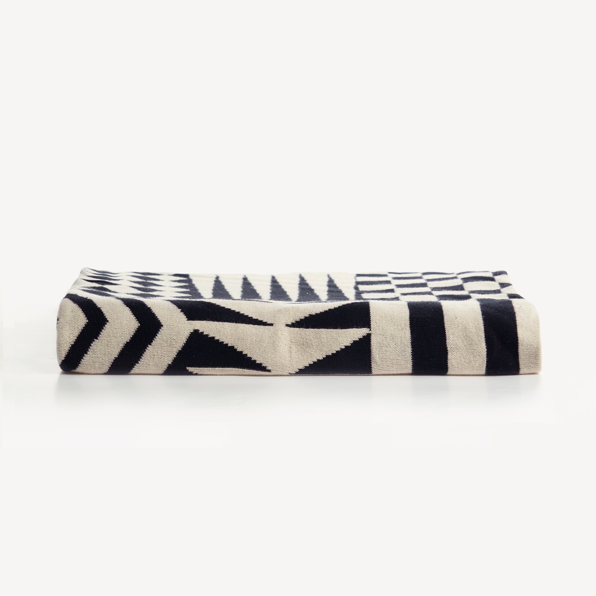 Modern Geometric Pattern Throw Blanket - Soft & Cozy Knit Throw for Couch, Bed, or Sofa - Perfect for Home Decor, Gifts, and Winter Warmth