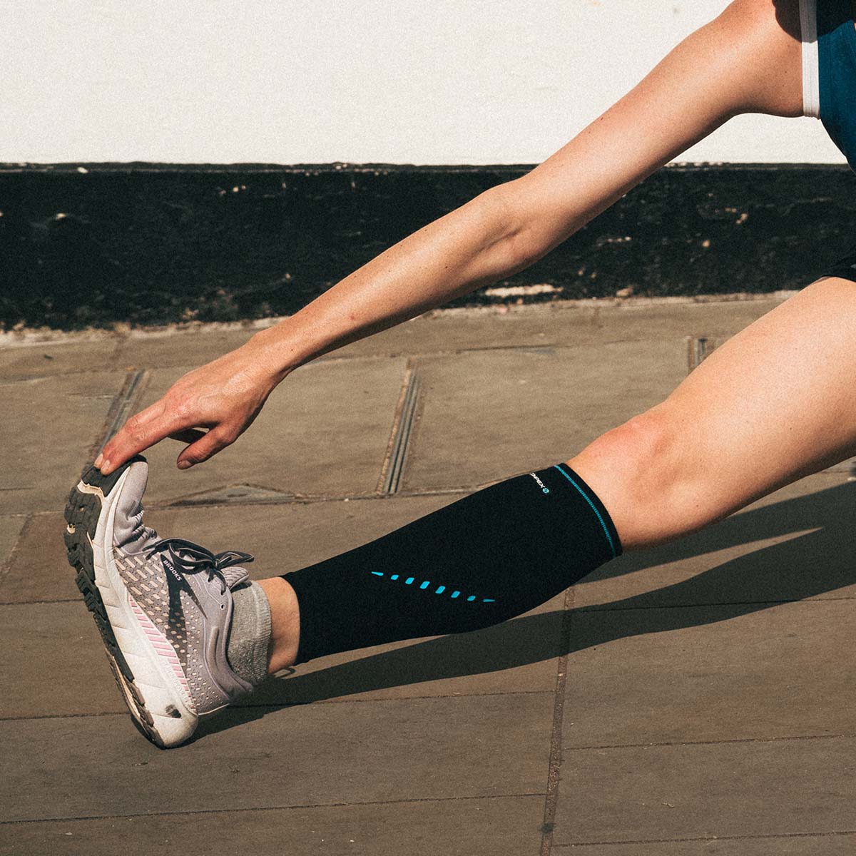 Compex ACTIV'® High-Performance Calf Sleeves for Running, Cycling & Recovery – Compression Support for Athletes & Active Lifestyles – Ideal for Sports, Workouts & Post-Exercise Muscle Recovery