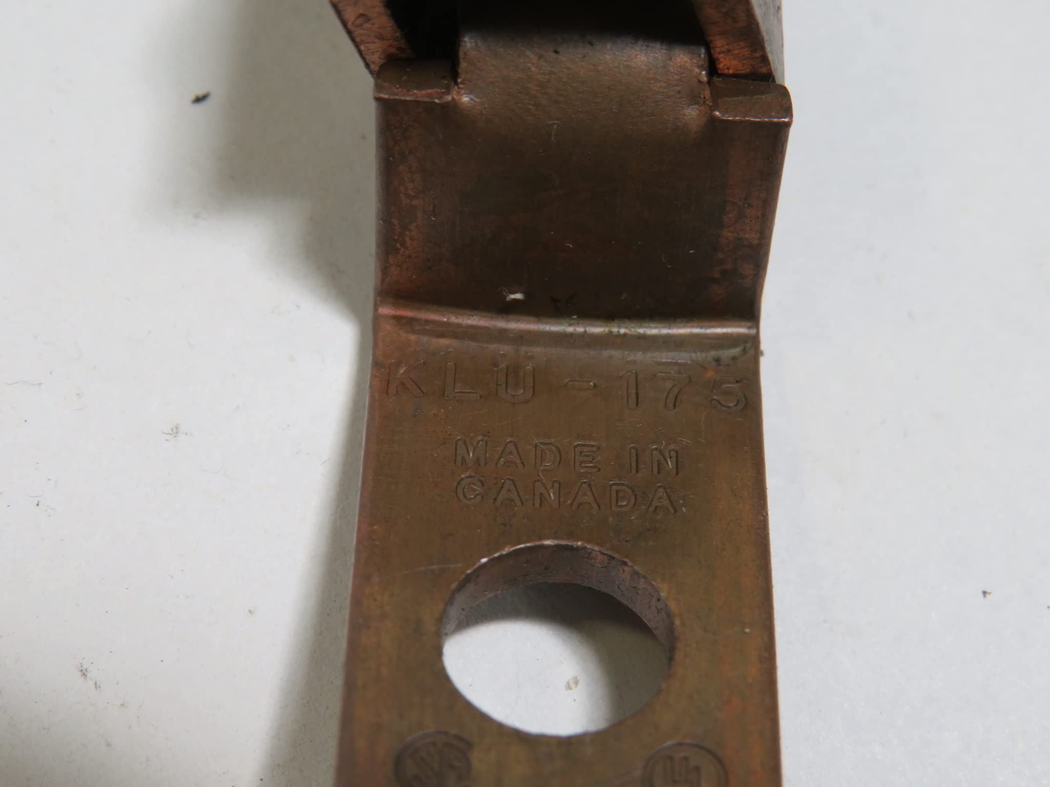 BURNDY KLU175 3/8 Inch Stud Hex Socket Connector for 4 STR - 3/0 STR Copper Wire - Electrical Wiring, Panel Connections & Industrial Applications