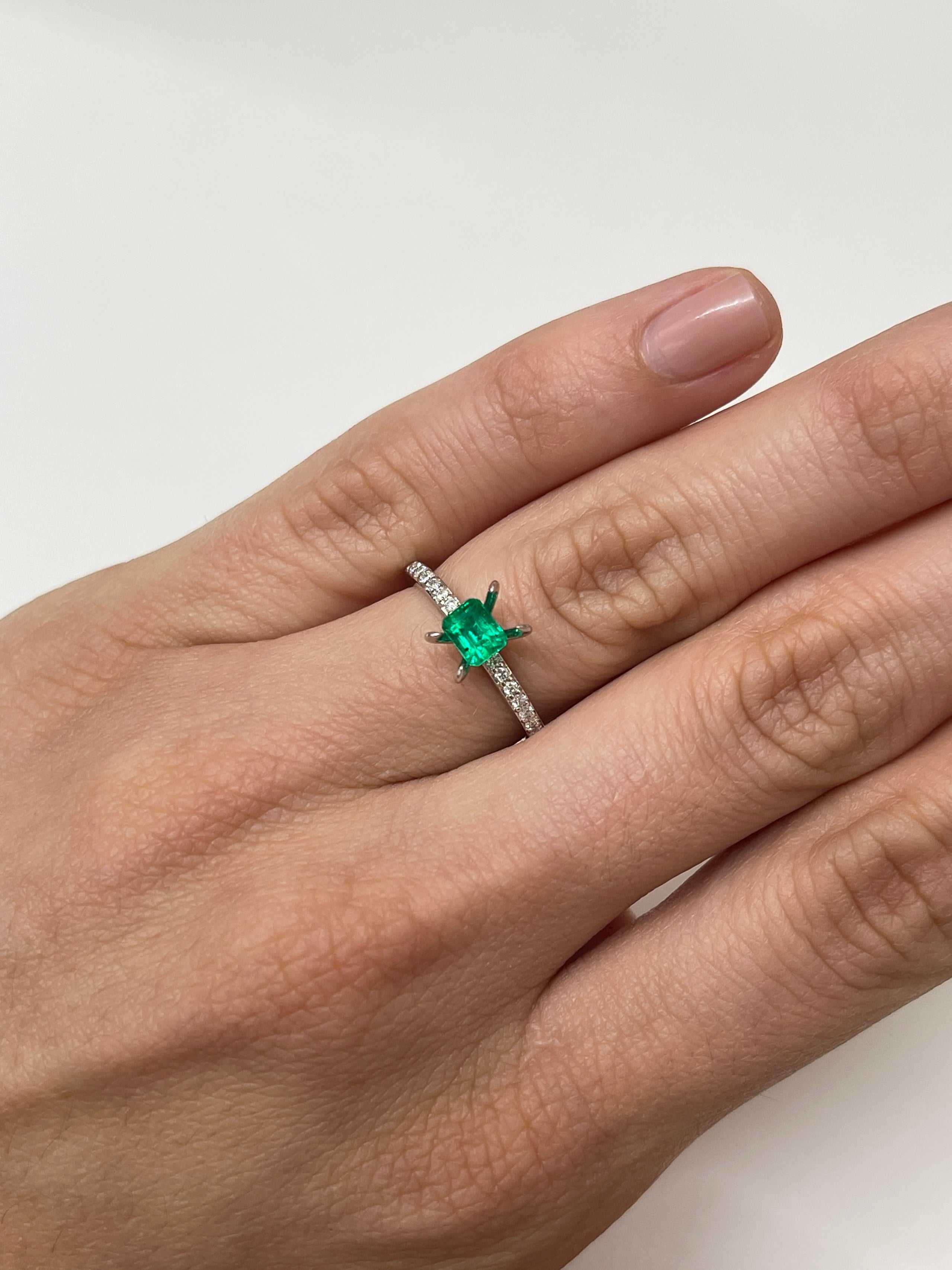 0.62 Carat 5x4mm AAA+ Fine Loose Colombian Emerald Gemstone - Emerald Cut for Jewelry Making, Engagement Rings & Luxury Gifts