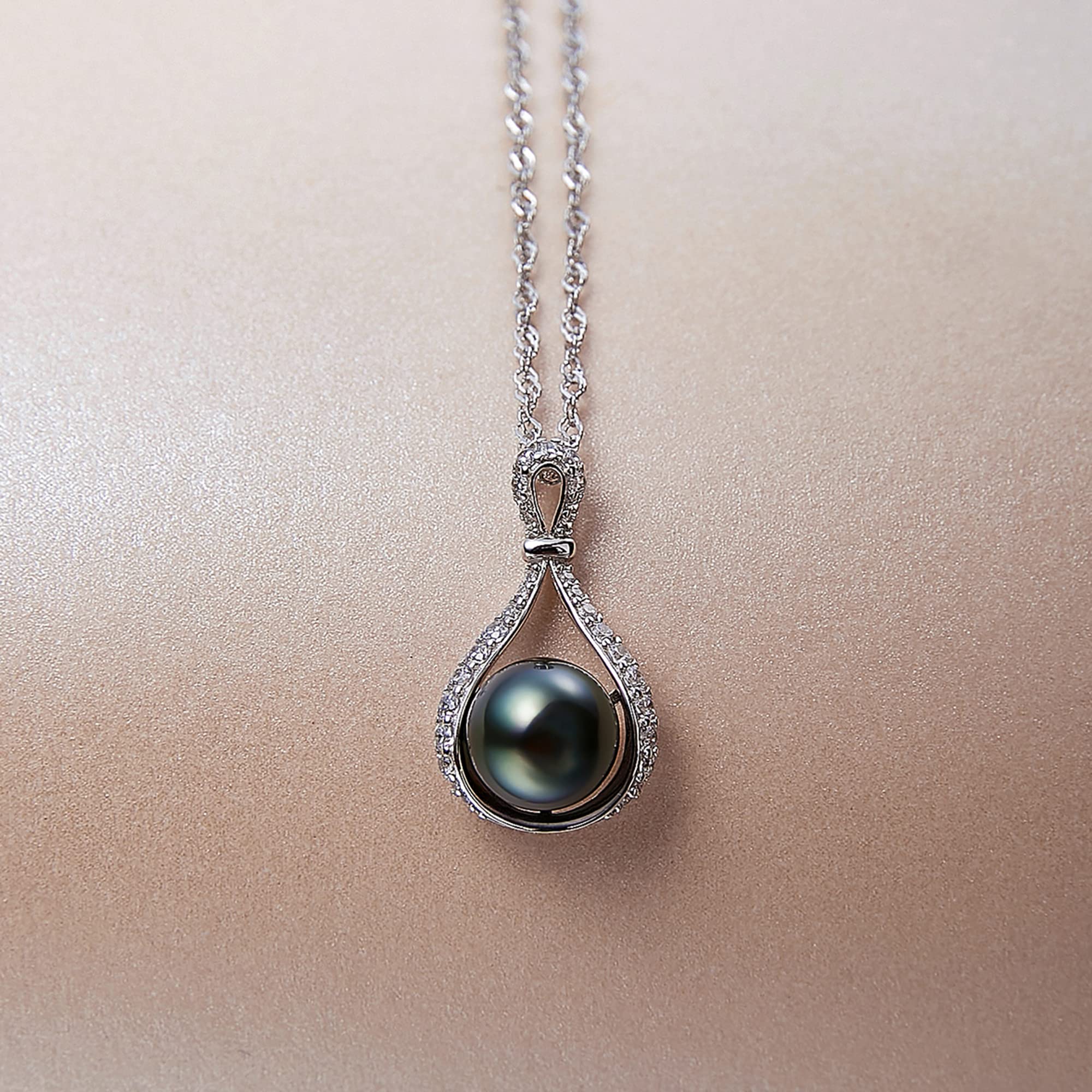 AAAA Quality 9-10mm Genuine Tahitian Black Pearl Necklace for Women with Emerald Pendant - Elegant Jewelry Gift for Wife, Mother, Anniversary & Special Occasions