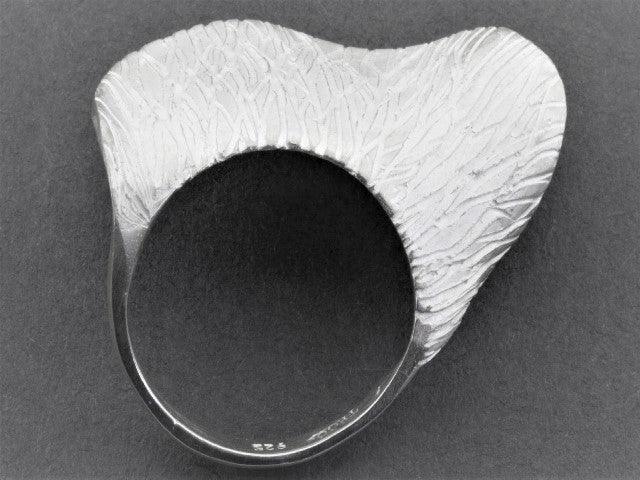 Elegant Silver Wave Ring for Women - Medium Size Stackable Boho Jewelry - Perfect for Casual Wear, Beach Outfits & Layering