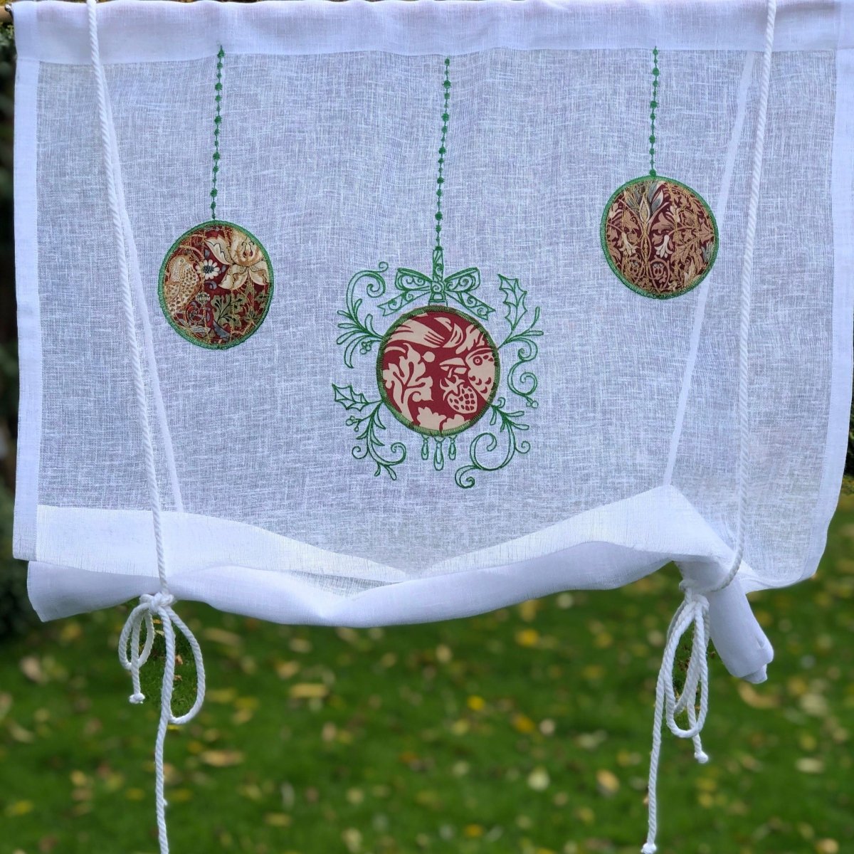 Festive Christmas Baubles Tie-Up Curtain - Holiday Home Decor for Windows, Doors & Parties - Perfect for Christmas Tree Ornaments & Seasonal Room Decorations