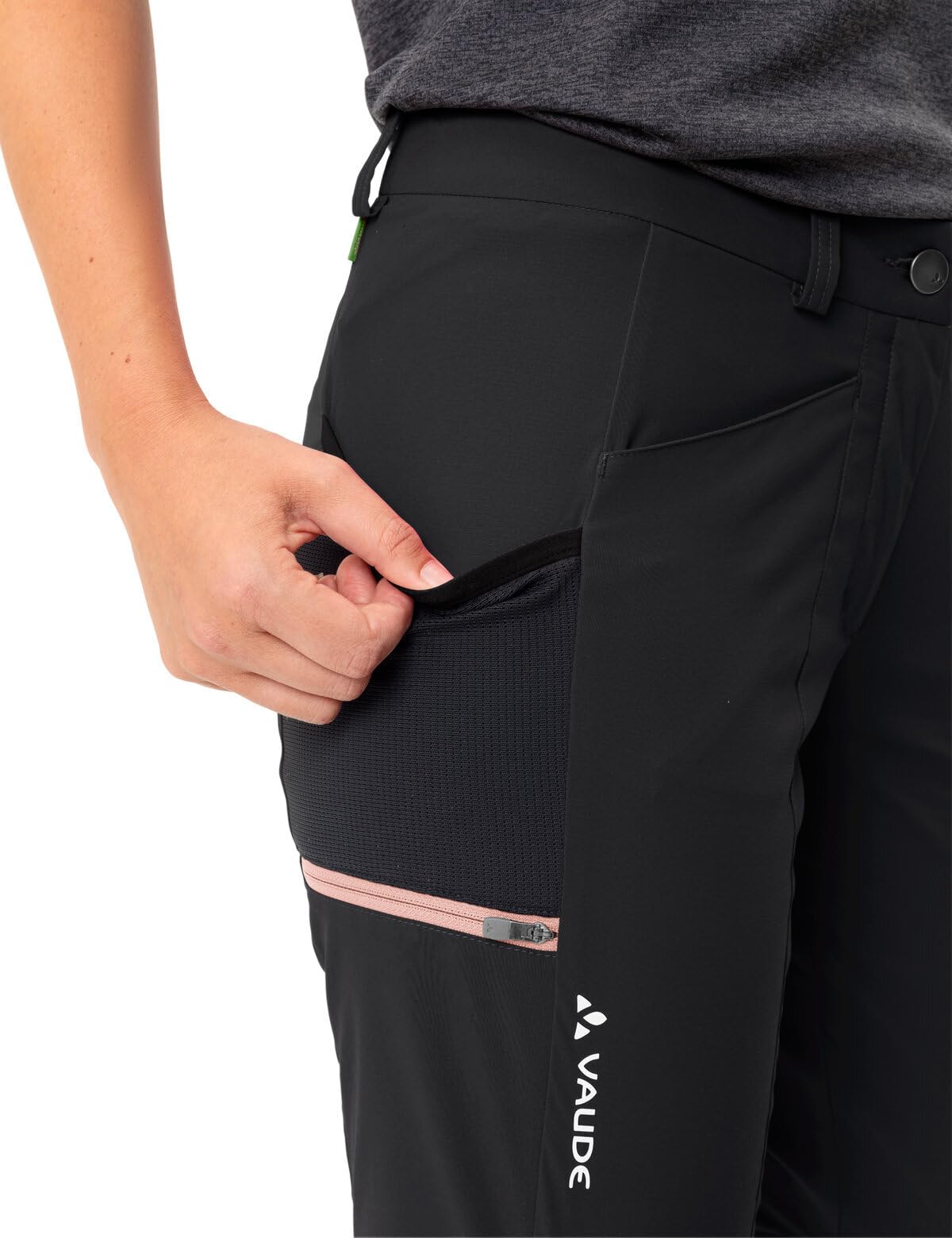 VAUDE Women's Elope Bermuda Shorts - Comfortable Hiking & Travel Shorts for Outdoor Adventures