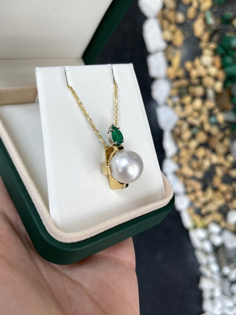 0.90ct 18K Gold Natural Pear Cut 13.5mm Emerald & White Pearl Slider Pendant Necklace - Elegant Jewelry for Weddings, Anniversaries & Special Occasions