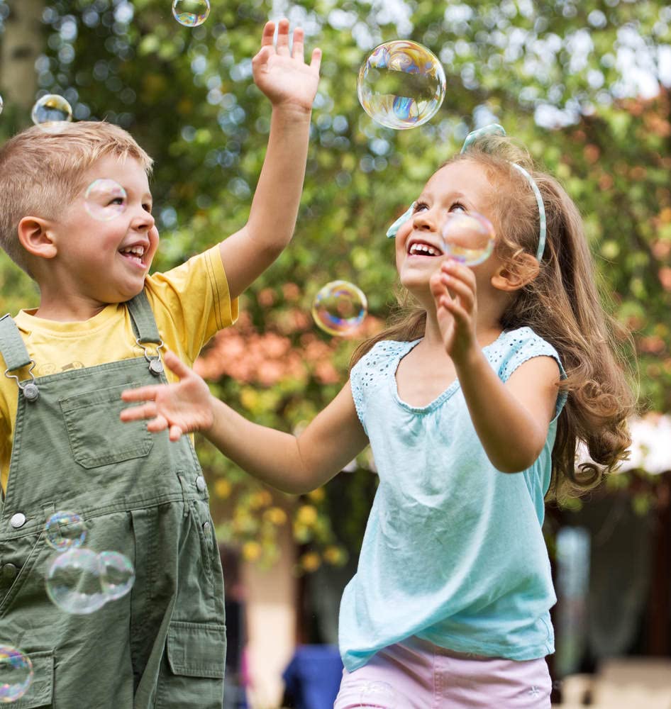 Peppa Pig Bubble Blowing Machine - Fun Bubble Maker Toy for Kids Ages 3+, Perfect for Outdoor Play, Birthday Parties & Backyard Fun - Great Gift for Toddlers & Preschoolers