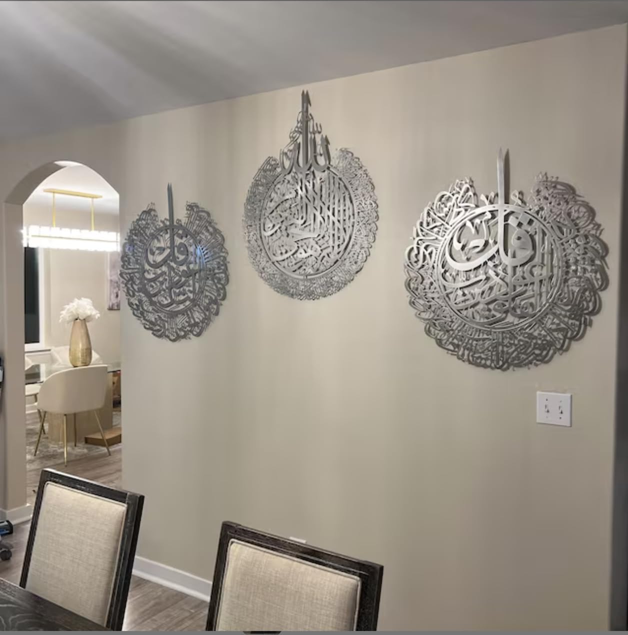 Large Metal Islamic Wall Art - Ayatul Kursi, Al Falaq & Al Nas Arabic Calligraphy - Muslim Home Decor & Quran Art - Perfect for Eid, Ramadan Gifts & Islamic Housewarming (Silver) - Ideal for Prayer Rooms, Living Rooms & Islamic Center Decor