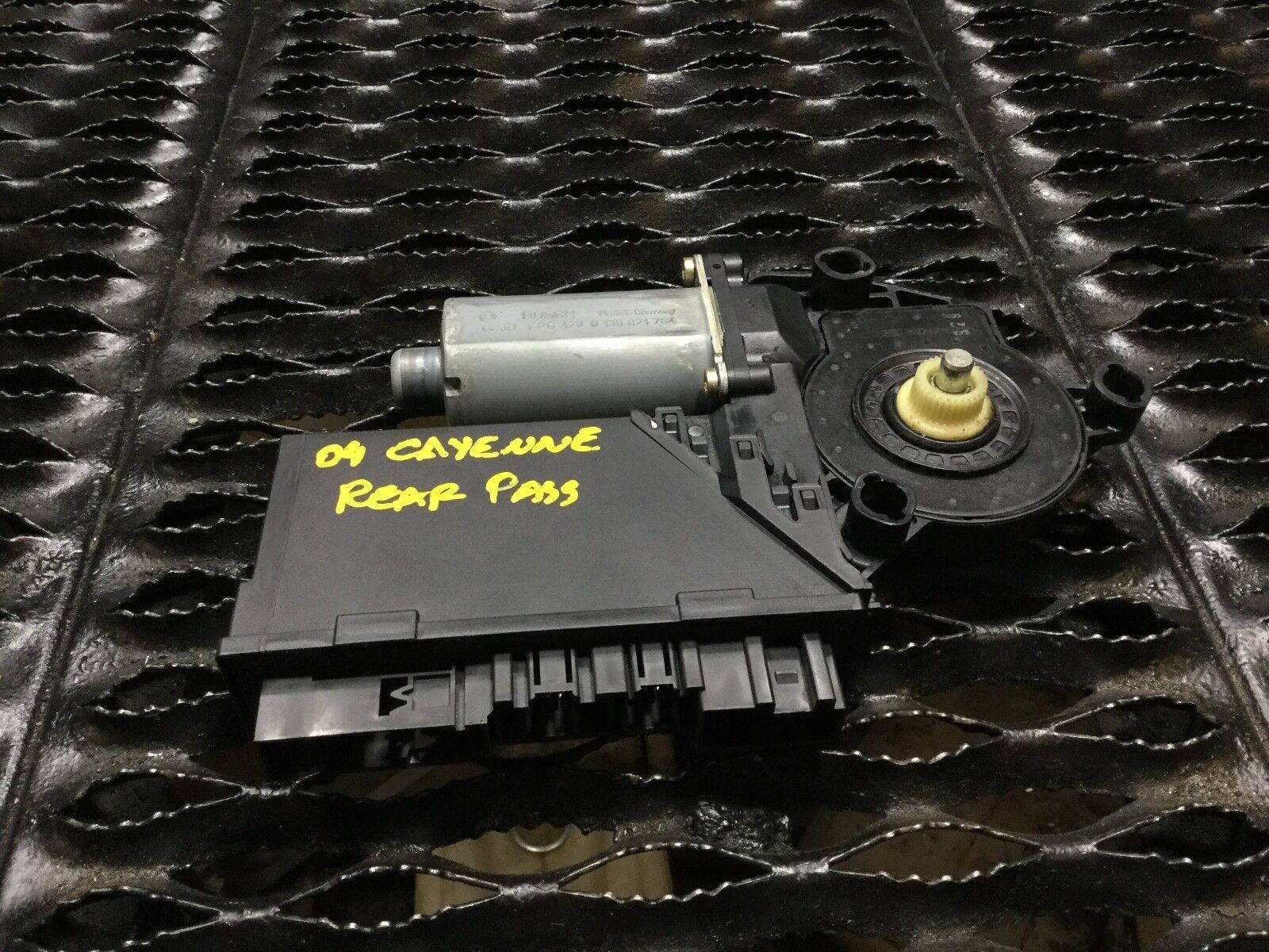 Original Porsche Cayenne 03-06 Rear Right Passenger Door Window Motor 7L0959794A OEM Replacement - Perfect for Smooth Window Operation & Car Repair