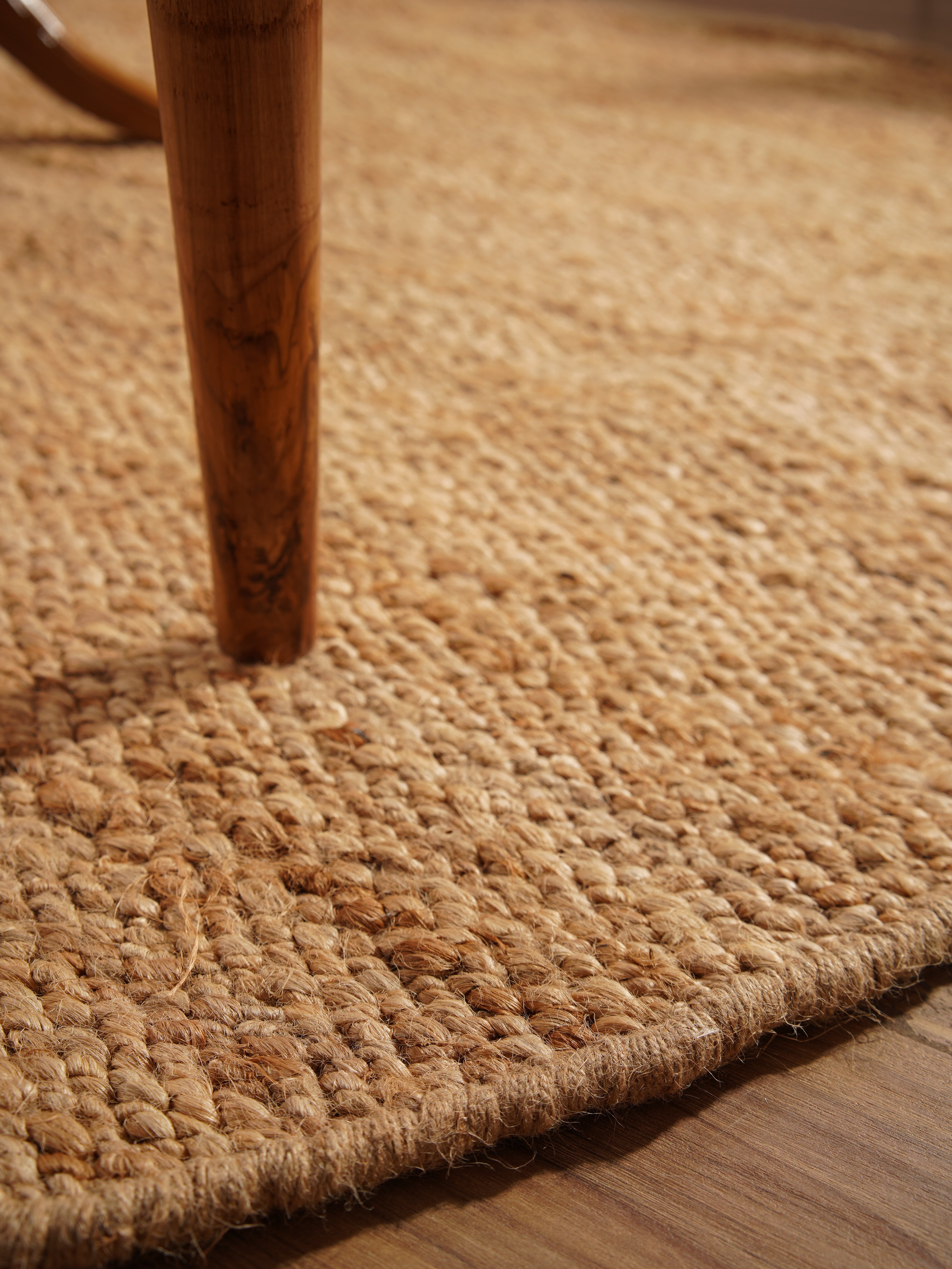 Classic Handwoven Jute Braided Rug - Natural Fiber Floor Mat for Living Room, Bedroom, or Entryway - Eco-Friendly Home Decor