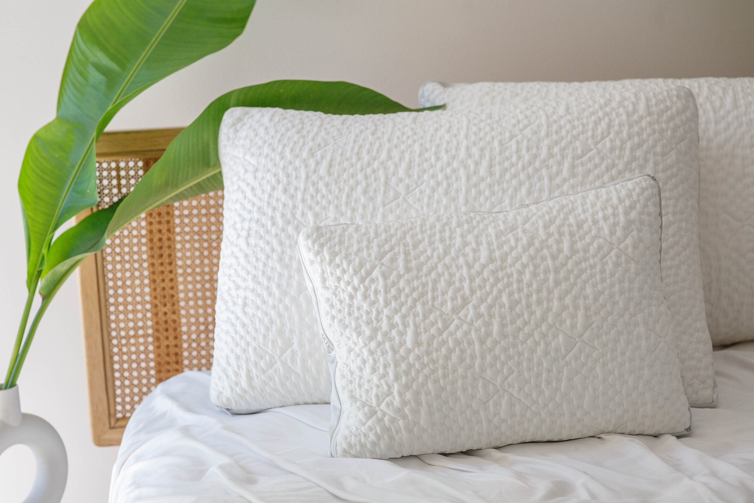 Easy Breather Jr. Pillow for Kids - Comfortable & Hypoallergenic Sleeping Aid - Perfect for Allergies, Snoring & Better Sleep - Ideal for Bedtime, Travel & Daycare