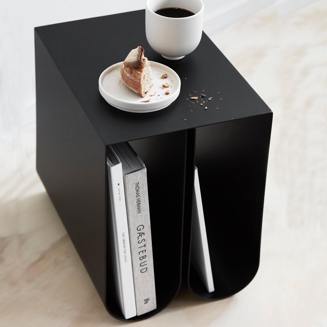 Modern Curved Side Table - Small Accent Table for Living Room, Bedroom, or Office - Perfect for Holding Lamps, Books, and Decor