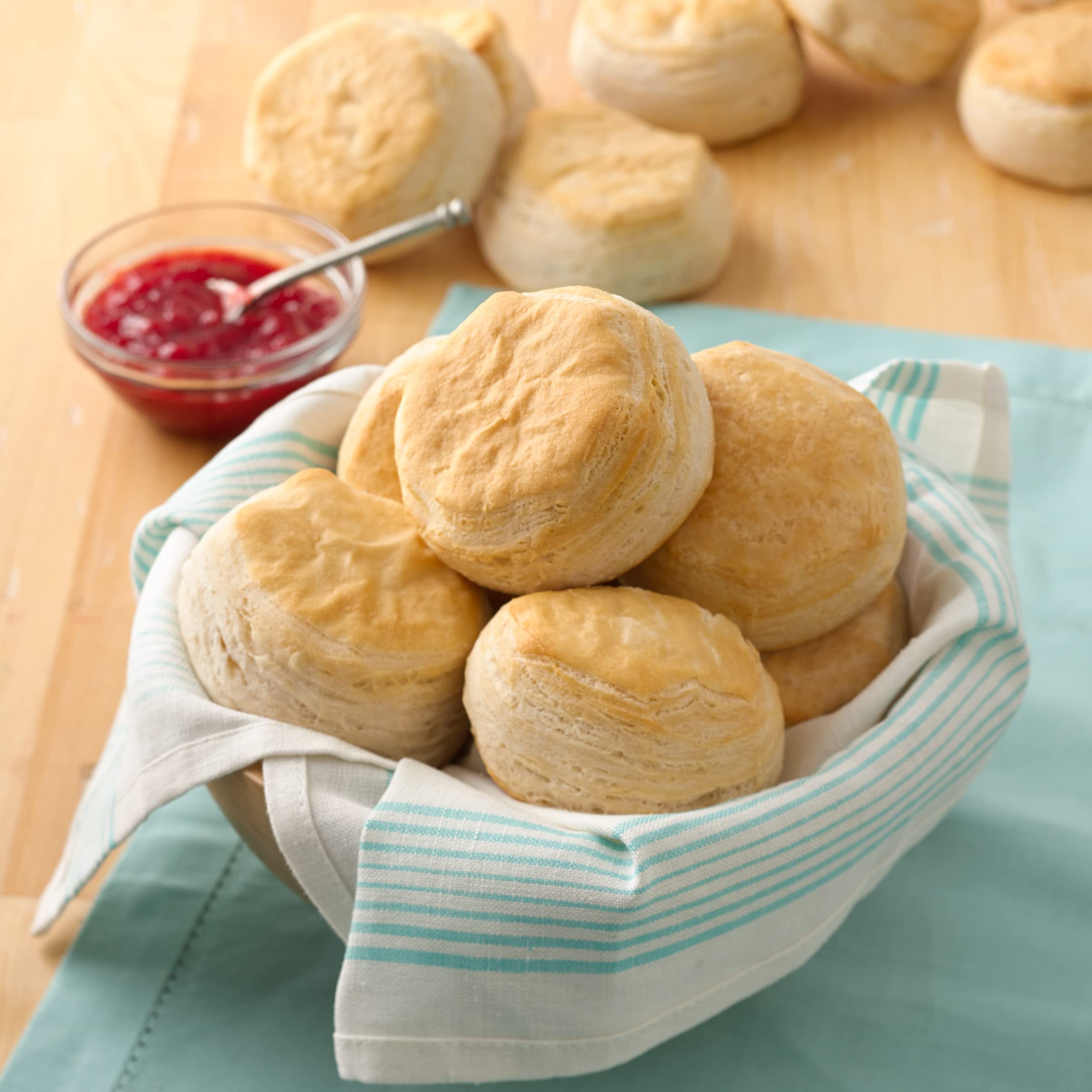 Annie's Organic Flaky Biscuits - Ready to Bake Refrigerated Dough (8 Count, 16 oz) - Perfect for Breakfast, Brunch & Family Gatherings