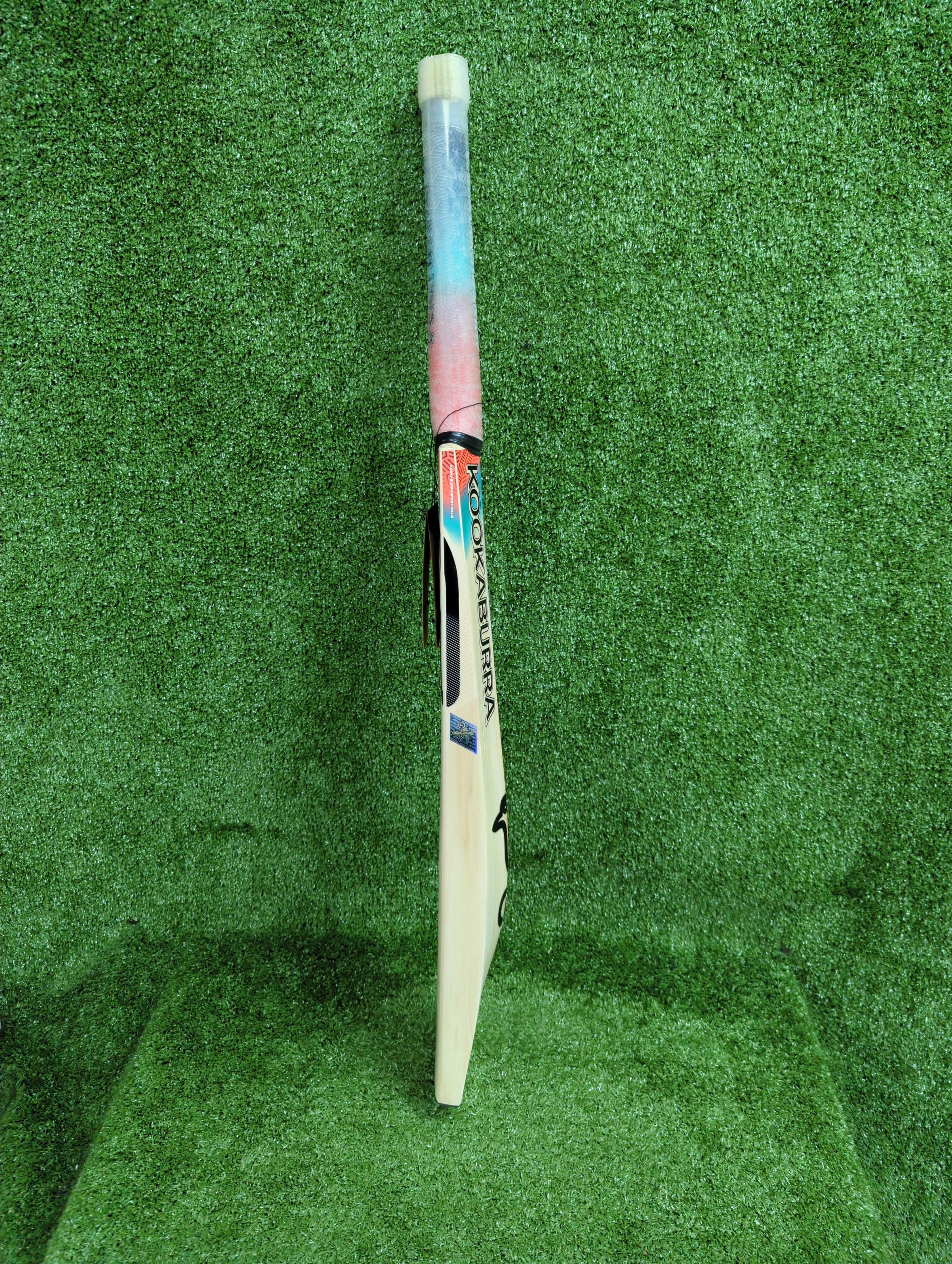 Kookaburra Aura 6.1 English Willow Cricket Bat - Premium Professional Grade for Adult Players - Perfect for Matches, Training & Club Cricket
