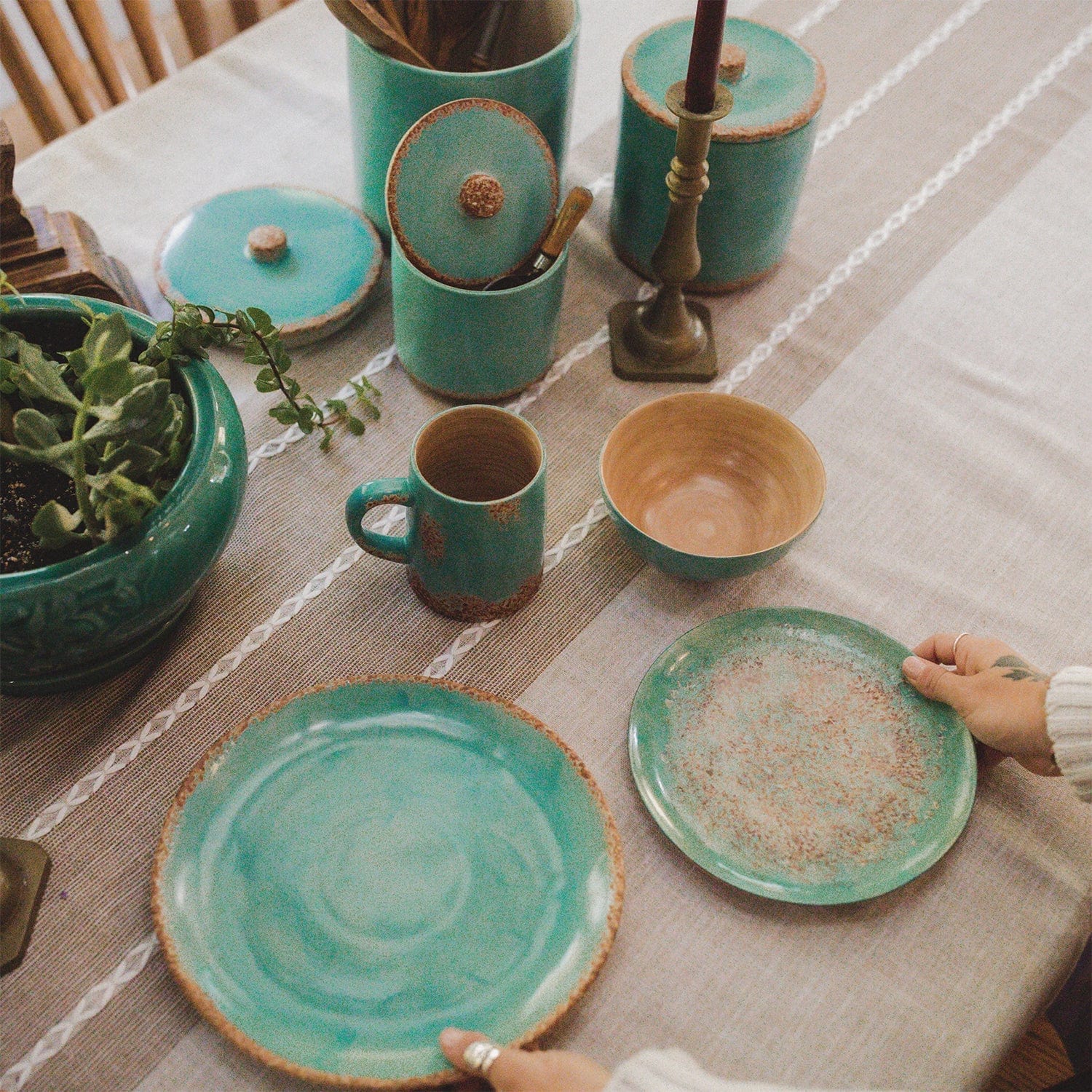 16-Piece Patina Turquoise Ceramic Dinnerware Set - Elegant Tableware for Dining, Entertaining & Special Occasions