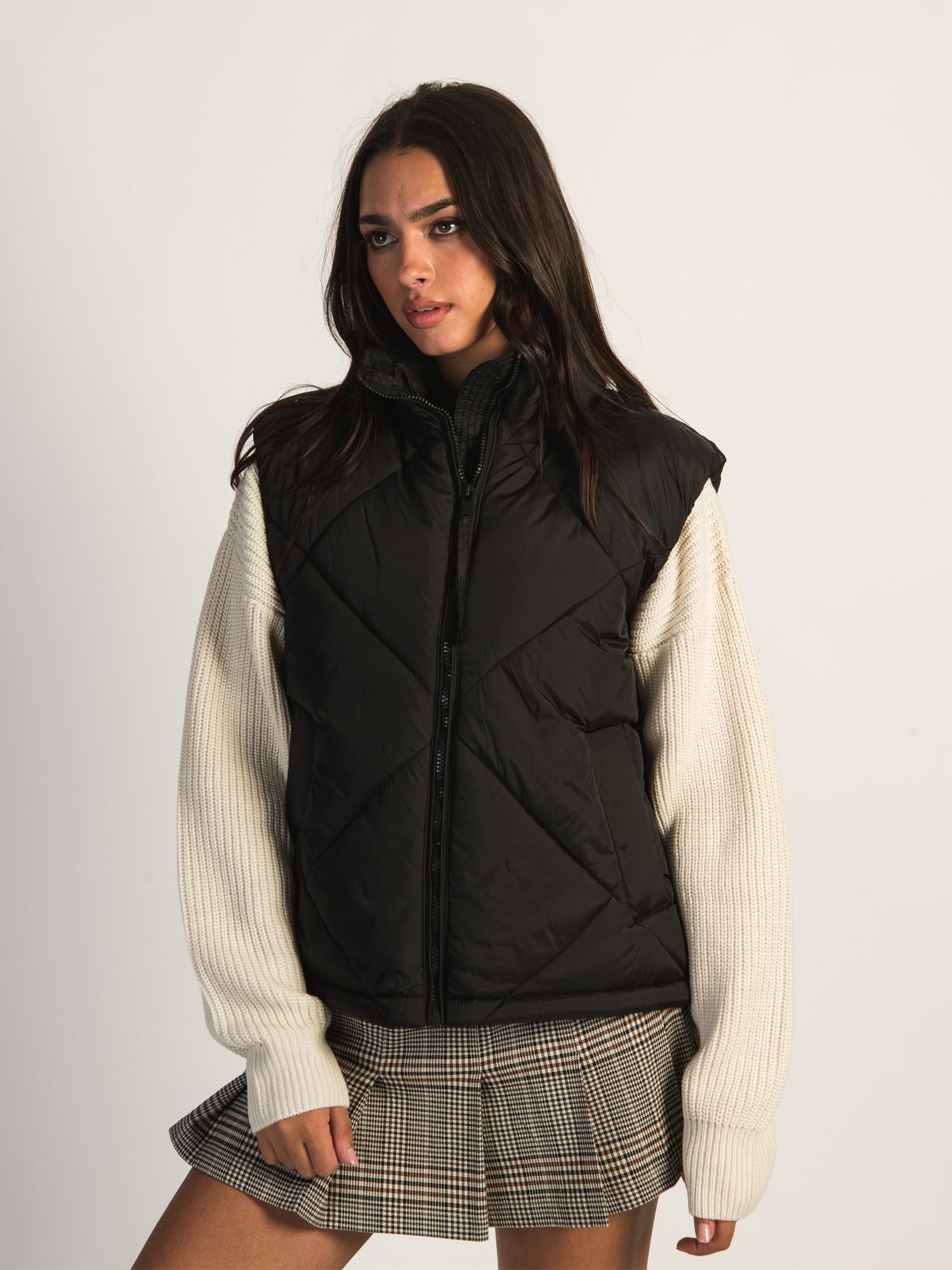 B.YOUNG BOMINA Quilted Puffer Vest for Women - Lightweight Warm Winter Fashion Jacket - Perfect for Outdoor Activities, Travel & Casual Wear
