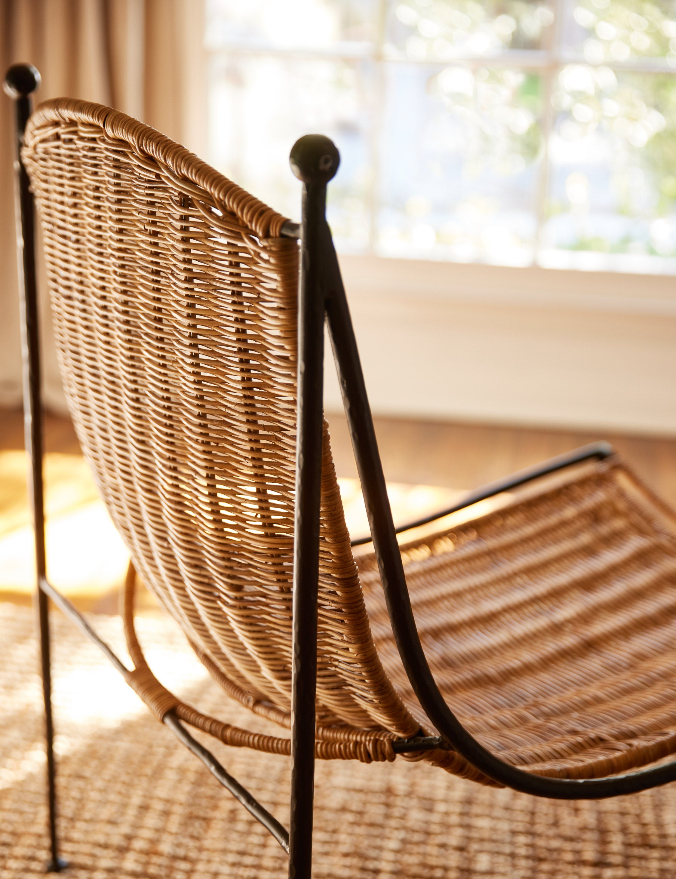 Stylish Bonnet Accent Chair for Indoor & Outdoor Use - Perfect for Patio, Living Room, and Garden Decor