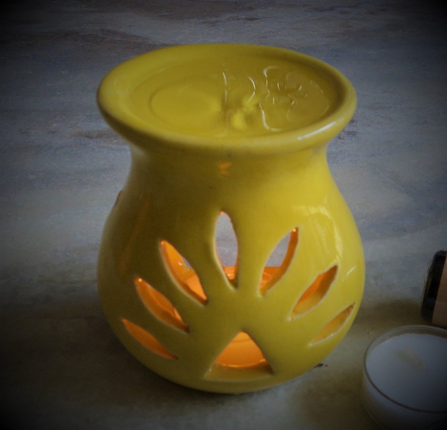 Pure Source India Ceramic Oil Burner Aroma Diffuser Set of 2 (Black & Yellow) | Essential Oil Diffuser for Yoga, Meditation & Home Relaxation