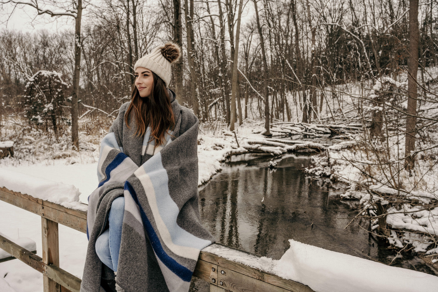 Premium Wool Blanket - Soft & Warm Mountain Clouds Design - Cozy Home Decor, Camping & Outdoor Adventures