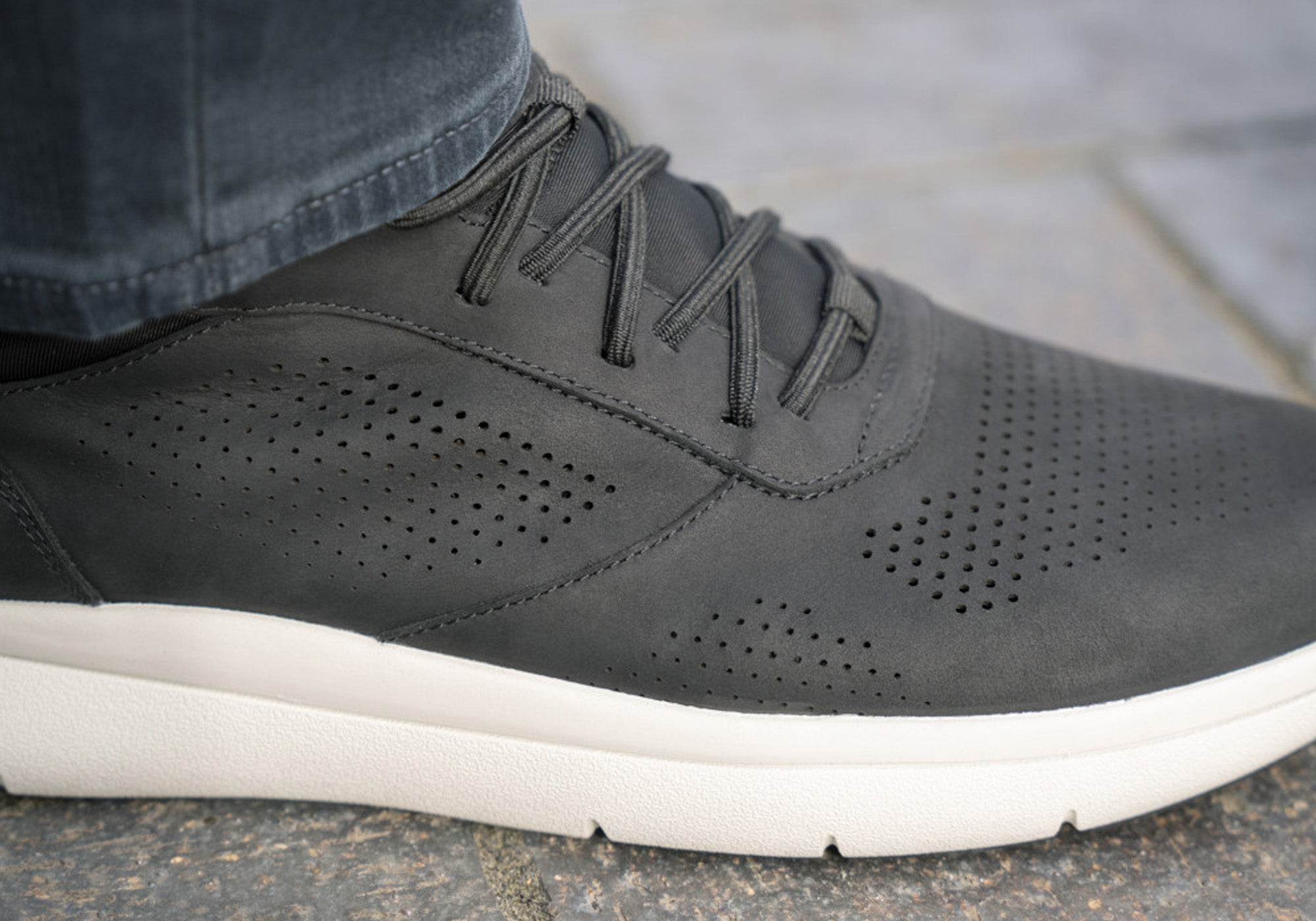 Florsheim Men's Leather EE Extra Wide Fleet Perf Toe Sneakers - Comfortable Wide Fit Casual Shoes for Work, Walking & Everyday Wear