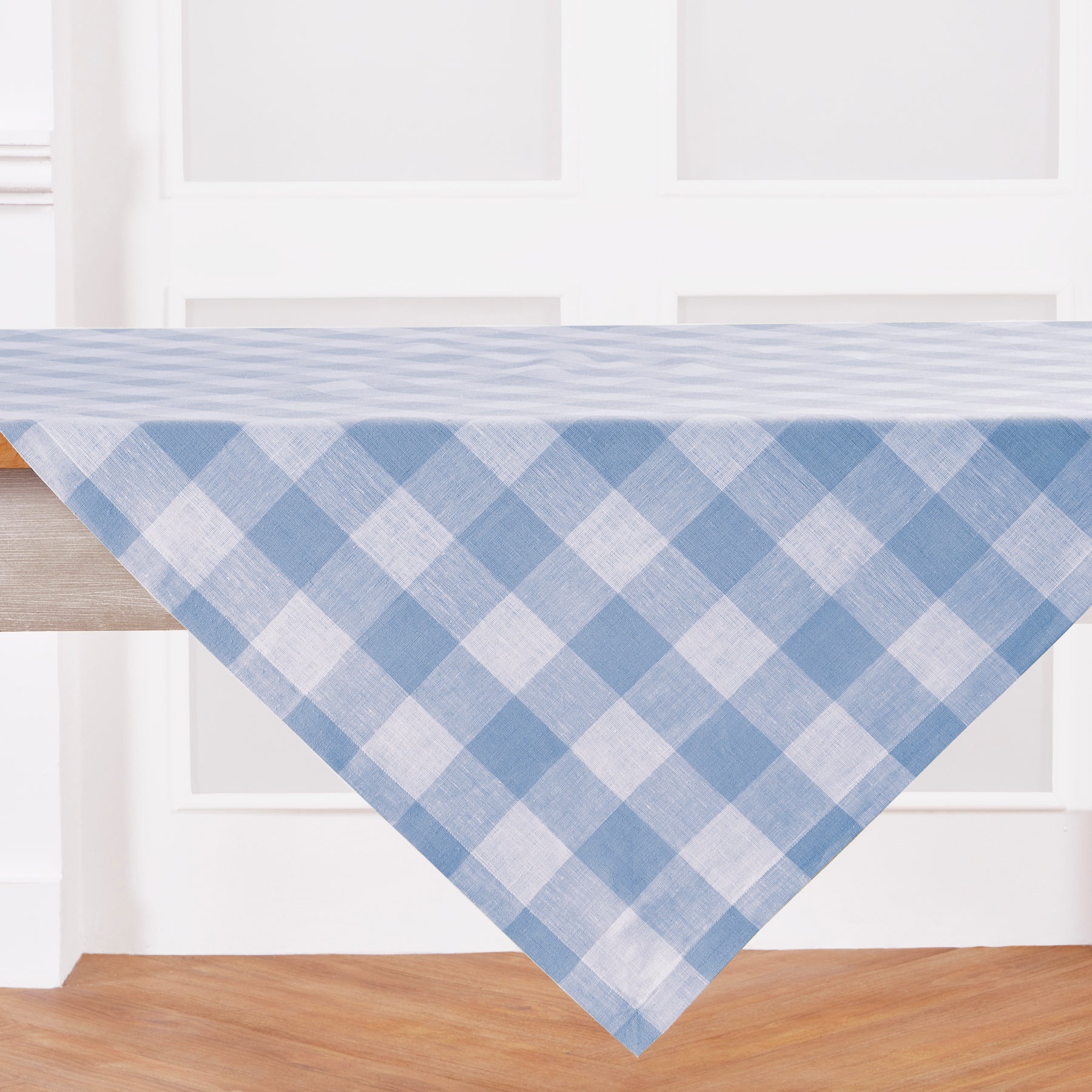Buffalo Check Table Throw - Soft & Stylish Plaid Table Cover for Dining Room, Kitchen, or Outdoor Picnic - Perfect for Holiday Decor & Cozy Gatherings