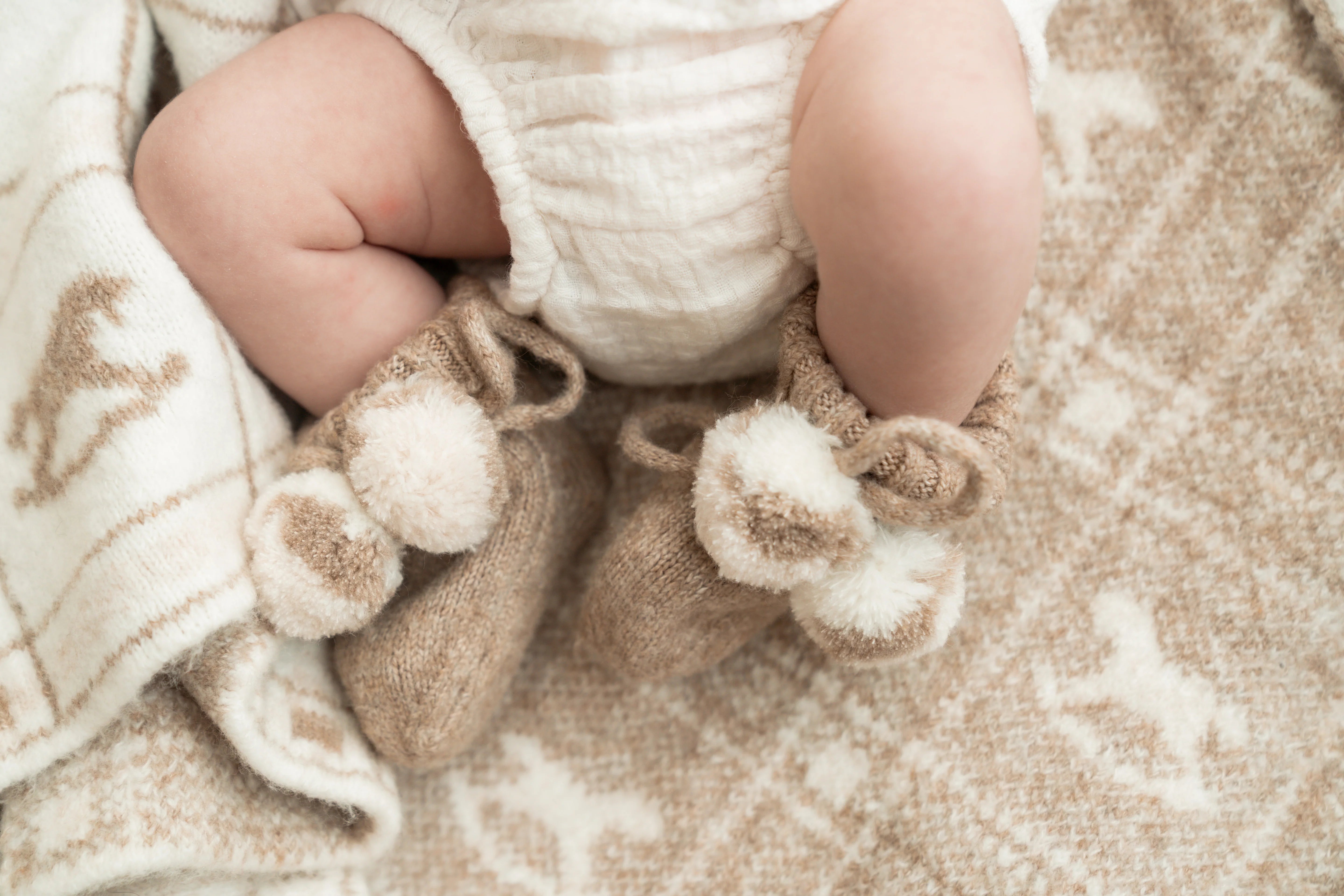Organic Cotton Pom Pom Booties for Babies - Soft & Comfortable Latte Color - Perfect for Newborns, Infants, and Toddlers - Ideal for Photo Shoots, Gifts, and Everyday Wear