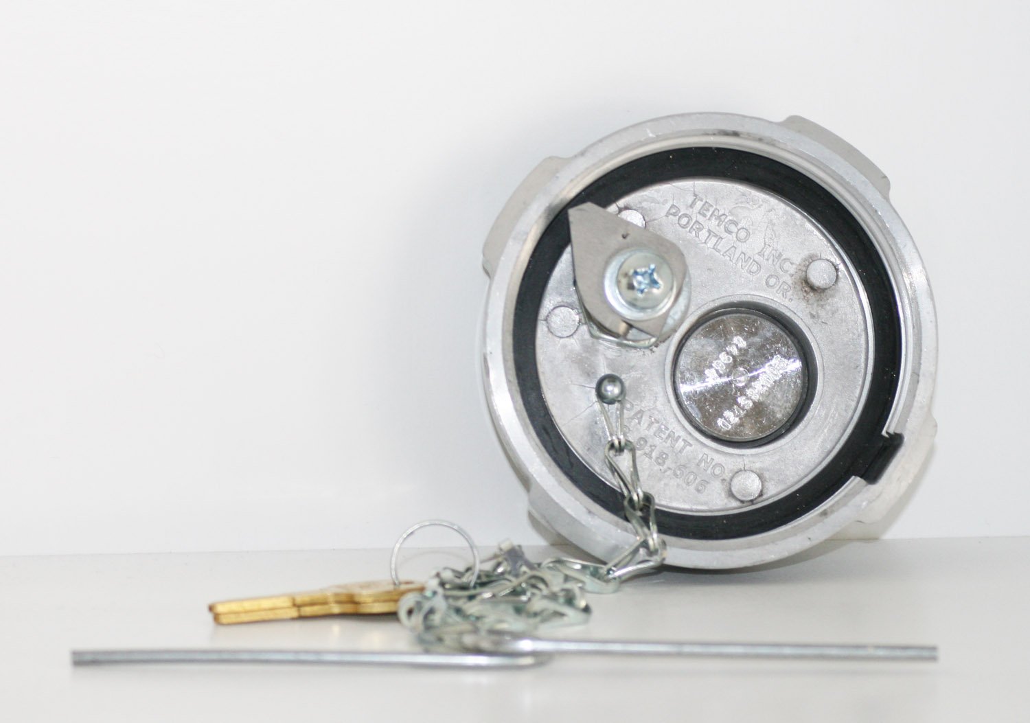Locking Diesel Fuel Cap for Kenworth Trucks - Heavy Duty Fuel Tank Accessory (Single Pack) - Secure Fuel Theft Prevention for Long Haul & Commercial Vehicles