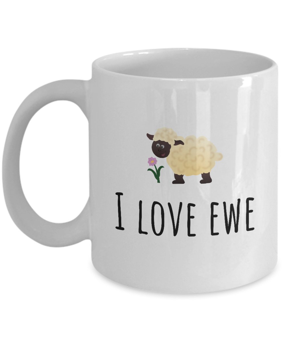 Cute Sheep Pun Mug - Funny 'I Love Ewe' Coffee Cup - Valentine's Day Gift for Her/Him - Romantic Couples Gift for Anniversary, Birthday & Christmas - Perfect for Coffee Lovers & Tea Drinkers at Home or Office