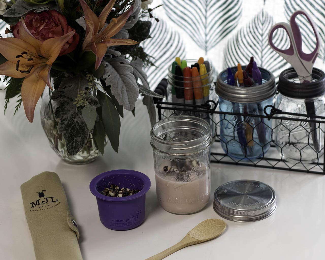 Mason Jar Lifestyle Divider Cup - BPA-Free Plastic Free Bento Lunch Container for Salads, Dips & Snacks | Wide Mouth Jar with Removable Dividers (Charcoal Gray) - Perfect for Meal Prep, Office Lunches & Picnics
