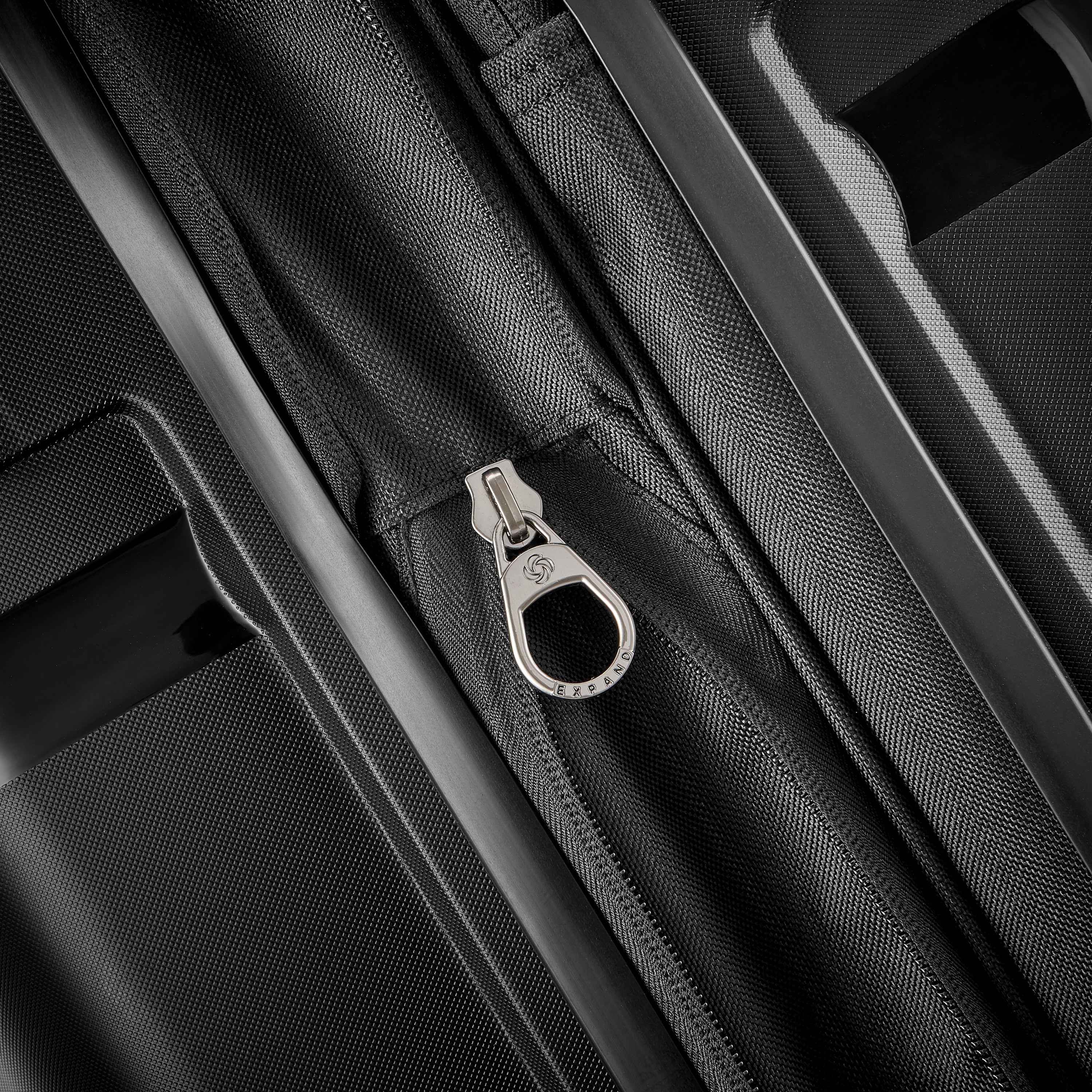 Samsonite Outline Pro Medium Expandable Spinner Luggage 24