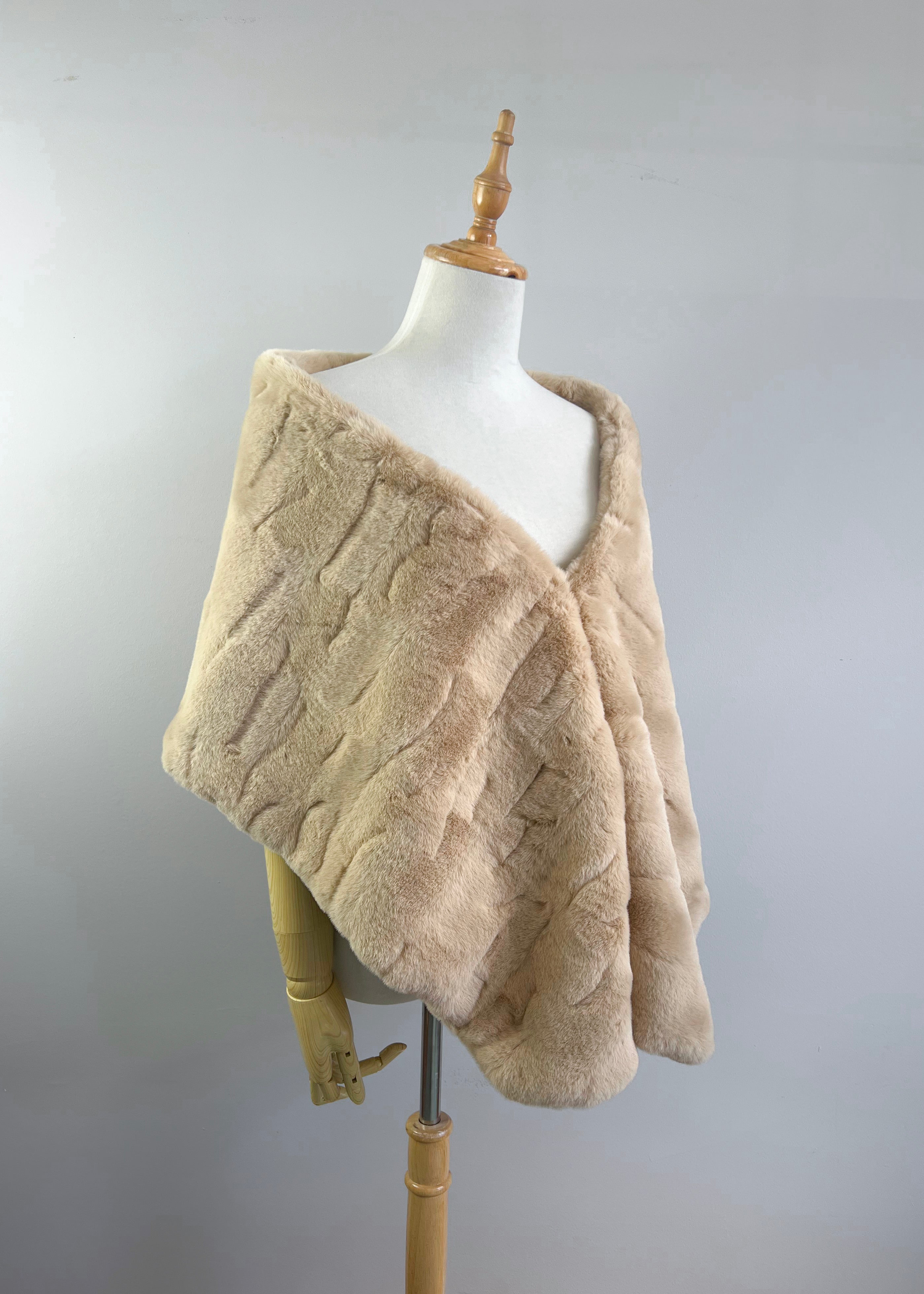 Light Beige & Ivory Reversible Faux Fur Shawl Wrap - Soft Winter Scarf for Women (Jenny Ivy04) - Perfect for Cold Weather, Parties & Evening Outfits