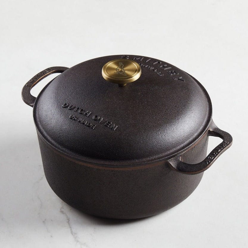 Smithey Vintage American Dutch Oven 5.5 Quart - Cast Iron Cookware Made in USA - Perfect for Camping, Baking & Family Dinners