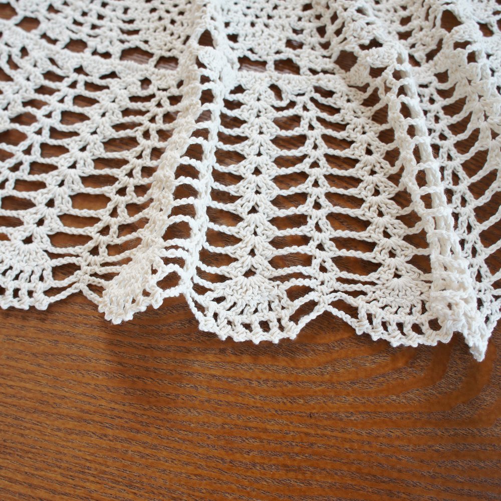 USTIDE 48-inch Handmade Crochet Cotton Round Tablecloth - Beige Lace Table Cover for Wedding, Dining Room, Party Decor & Special Occasions