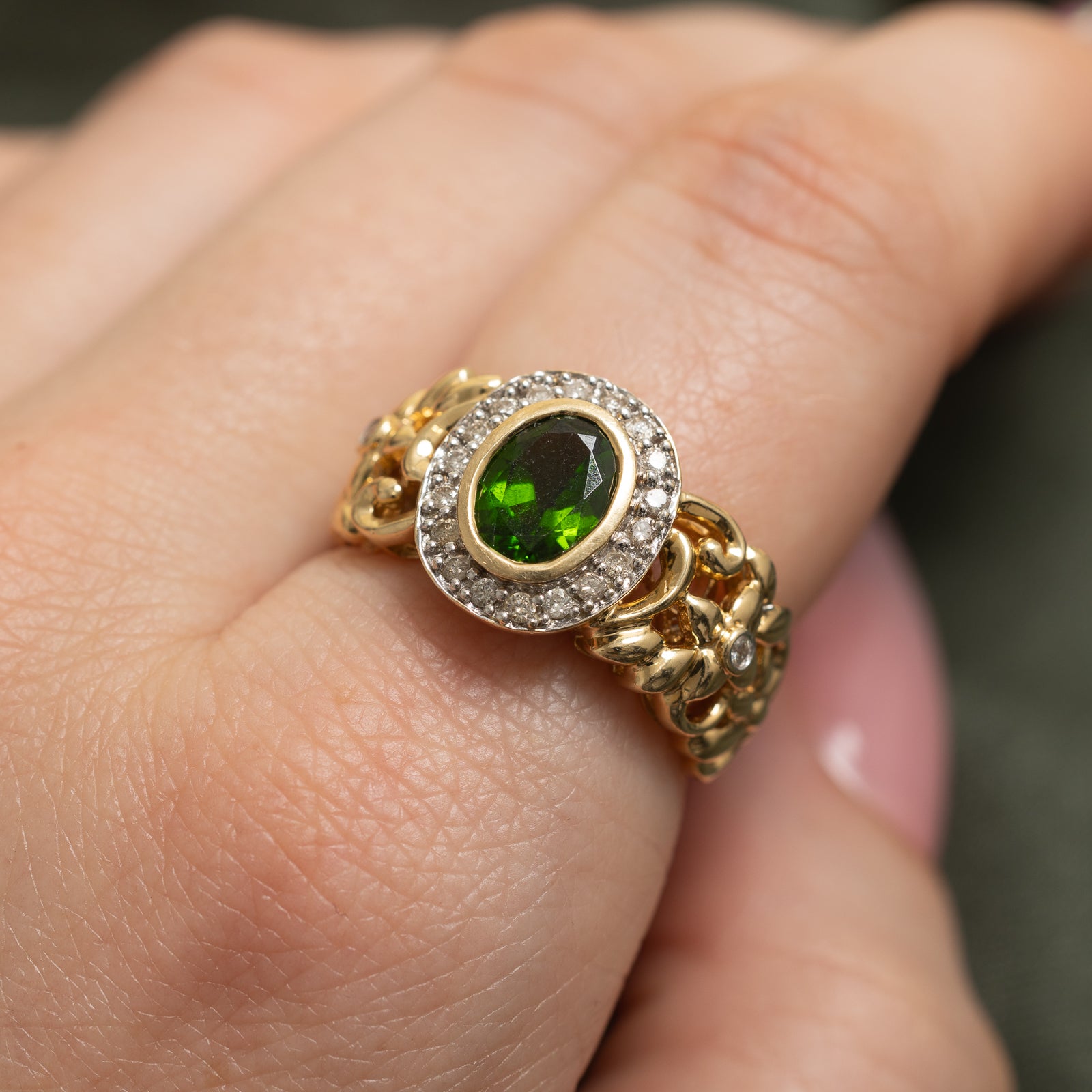 1.10ct Chrome Diopside & 0.22ctw Diamond Halo Ring - Size 8 | Green Gemstone Engagement Ring | Perfect for Weddings, Anniversaries & Special Occasions