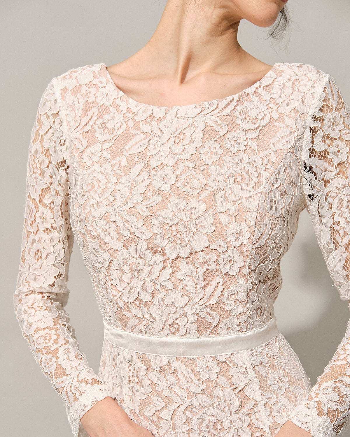 Elegant White Lace Long Sleeve Backless Maxi Dress for Women - Perfect for Weddings, Parties & Special Occasions
